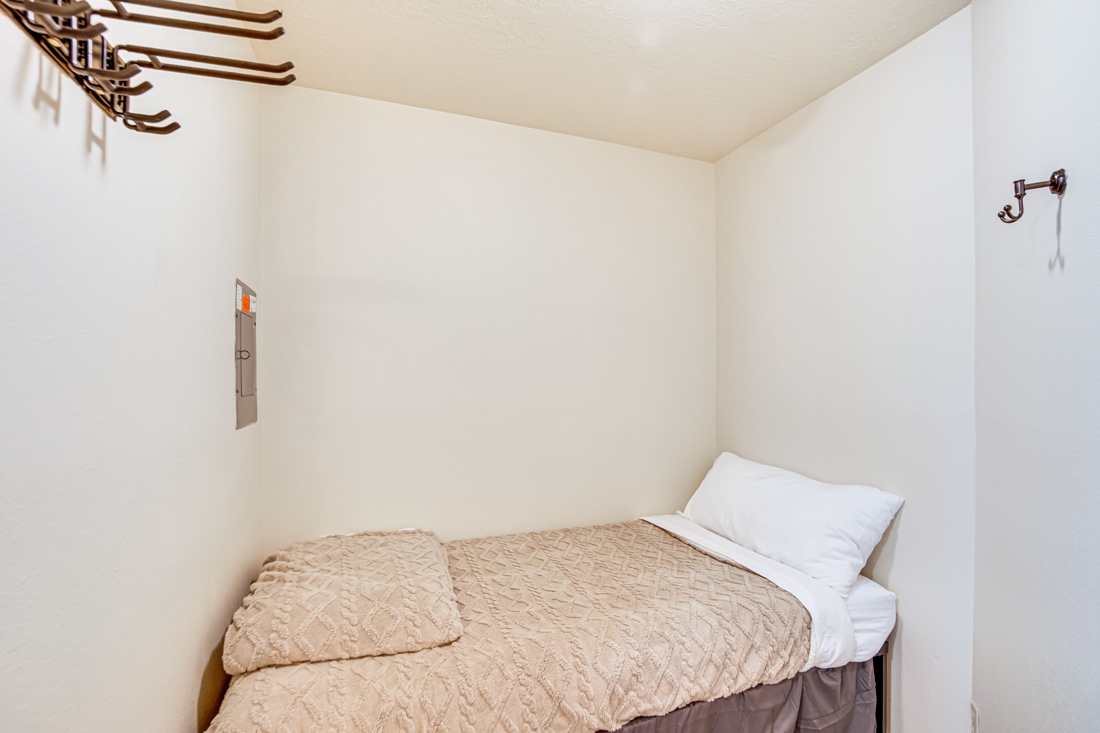 Sleeping Nook | Twin Bed
