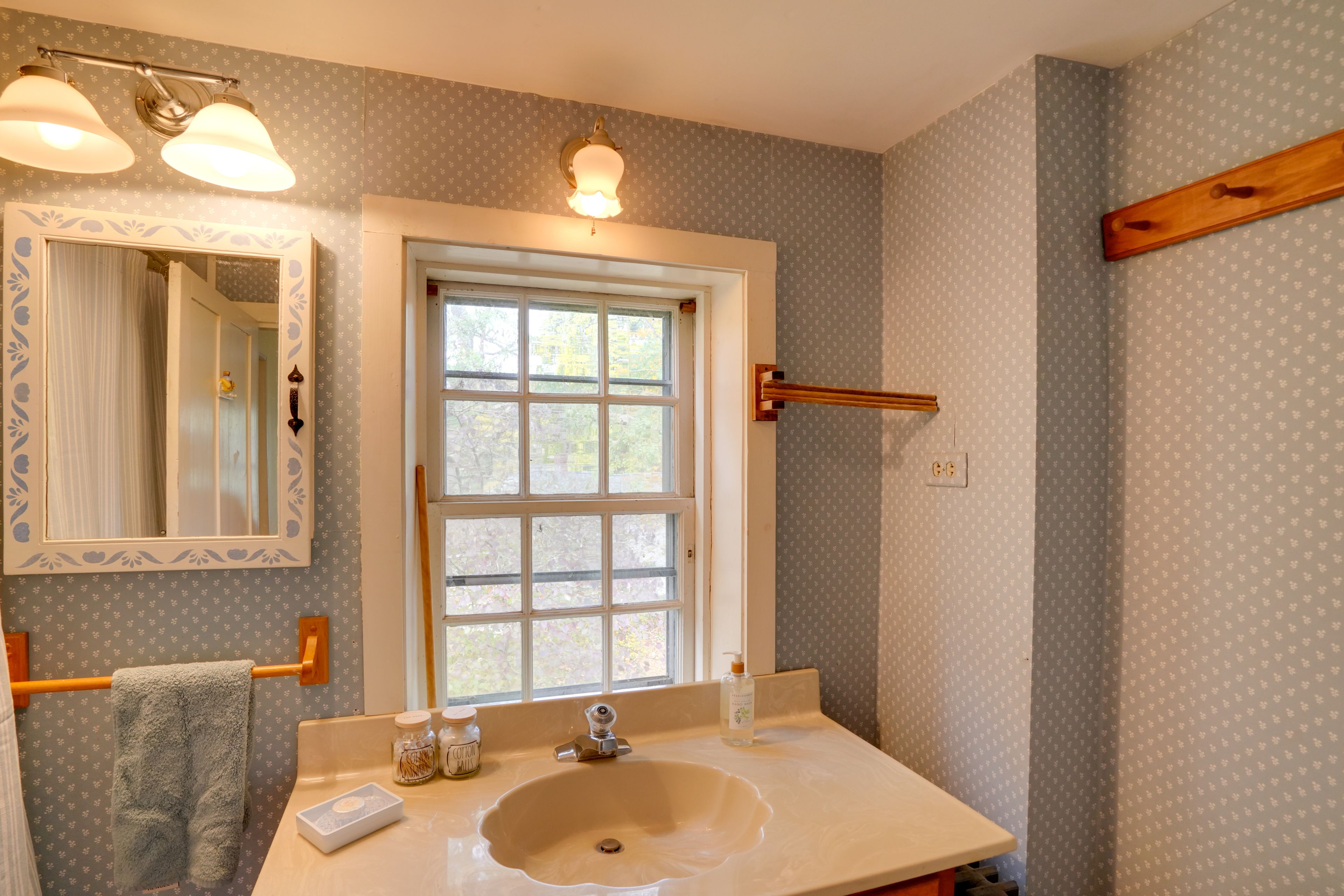 Full Bathroom | 1st Floor