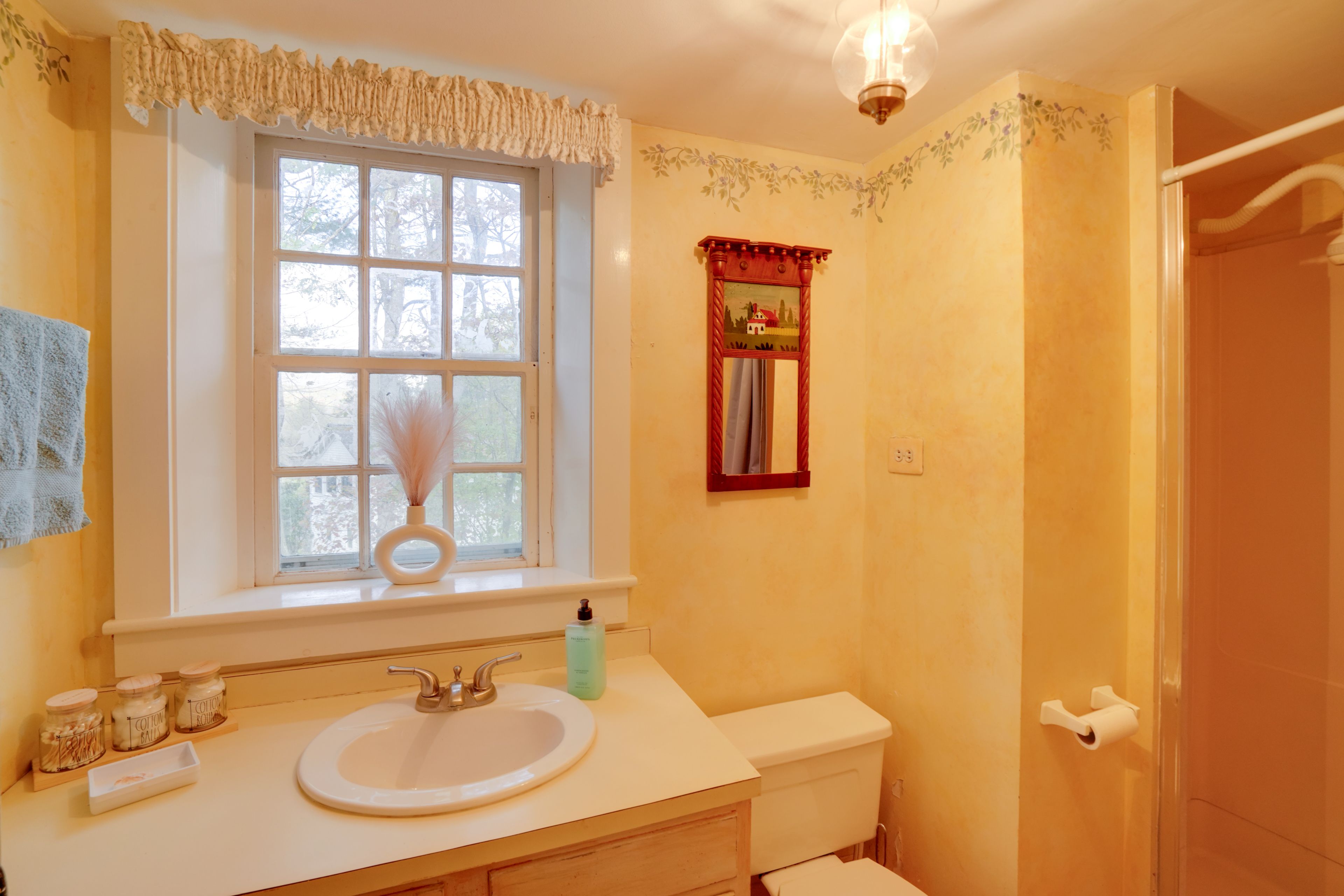 Full Bathroom | 2nd Floor
