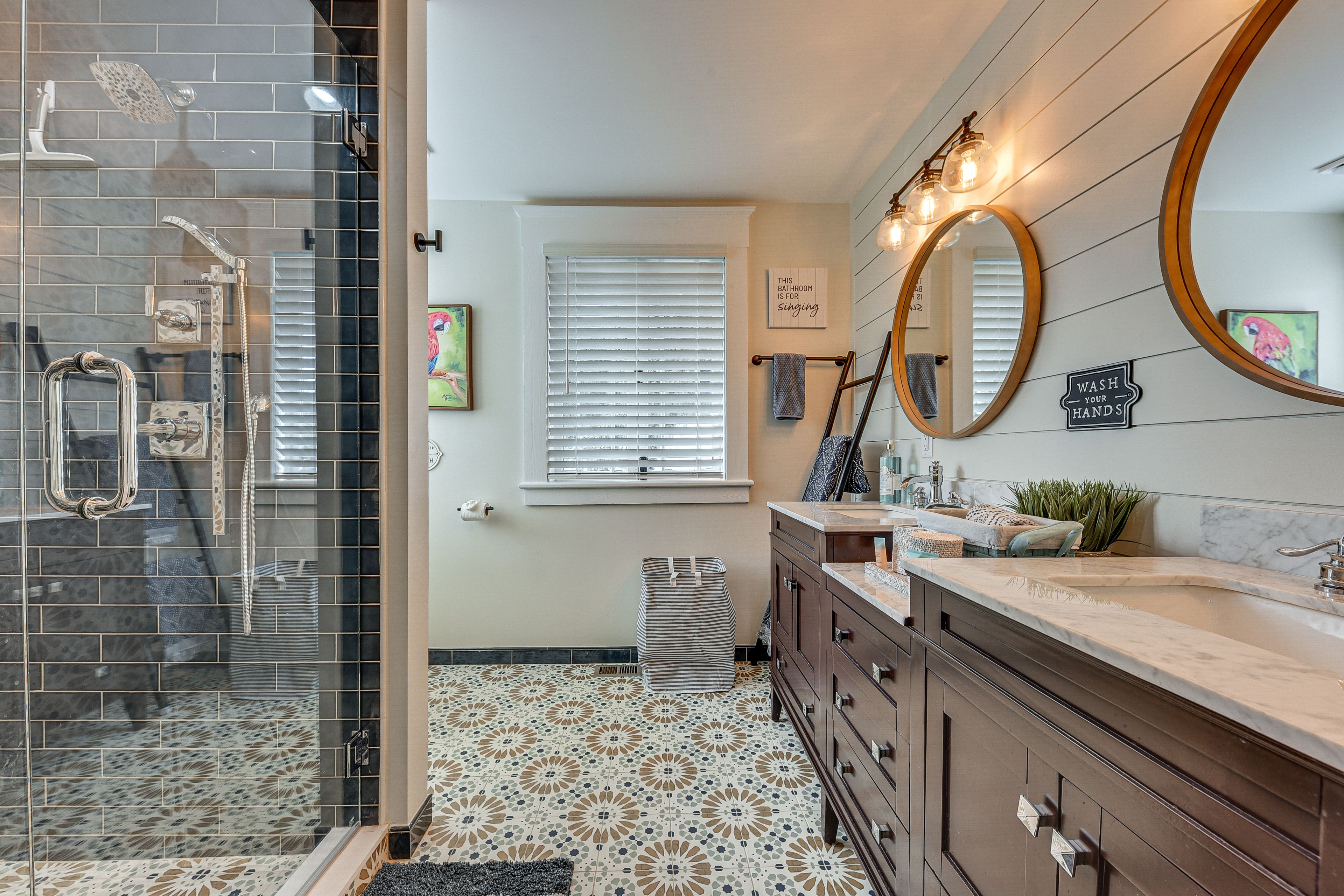 Full Bathroom | Walk-In Shower | Towels Provided