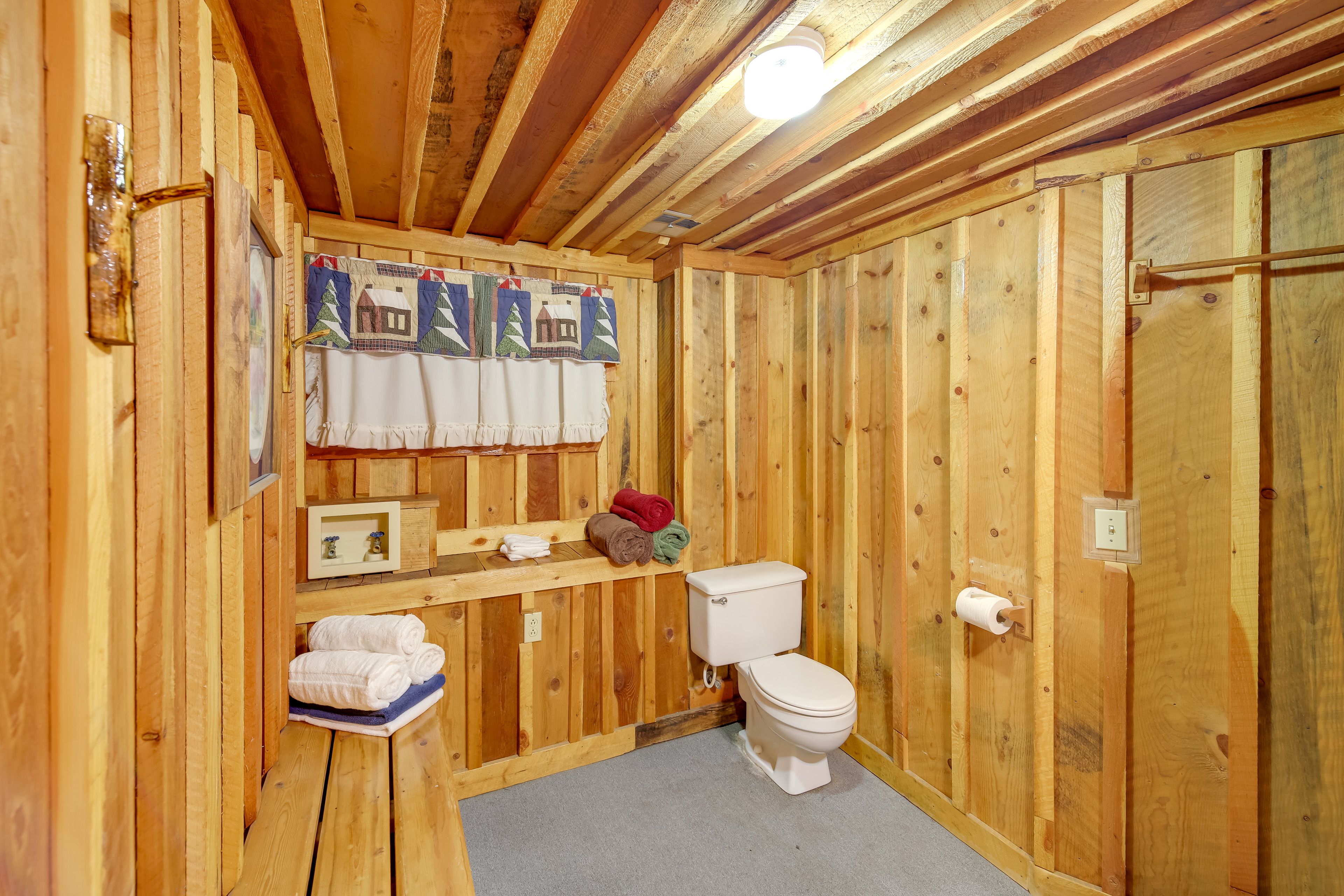 Full Bathroom | Complimentary Toiletries