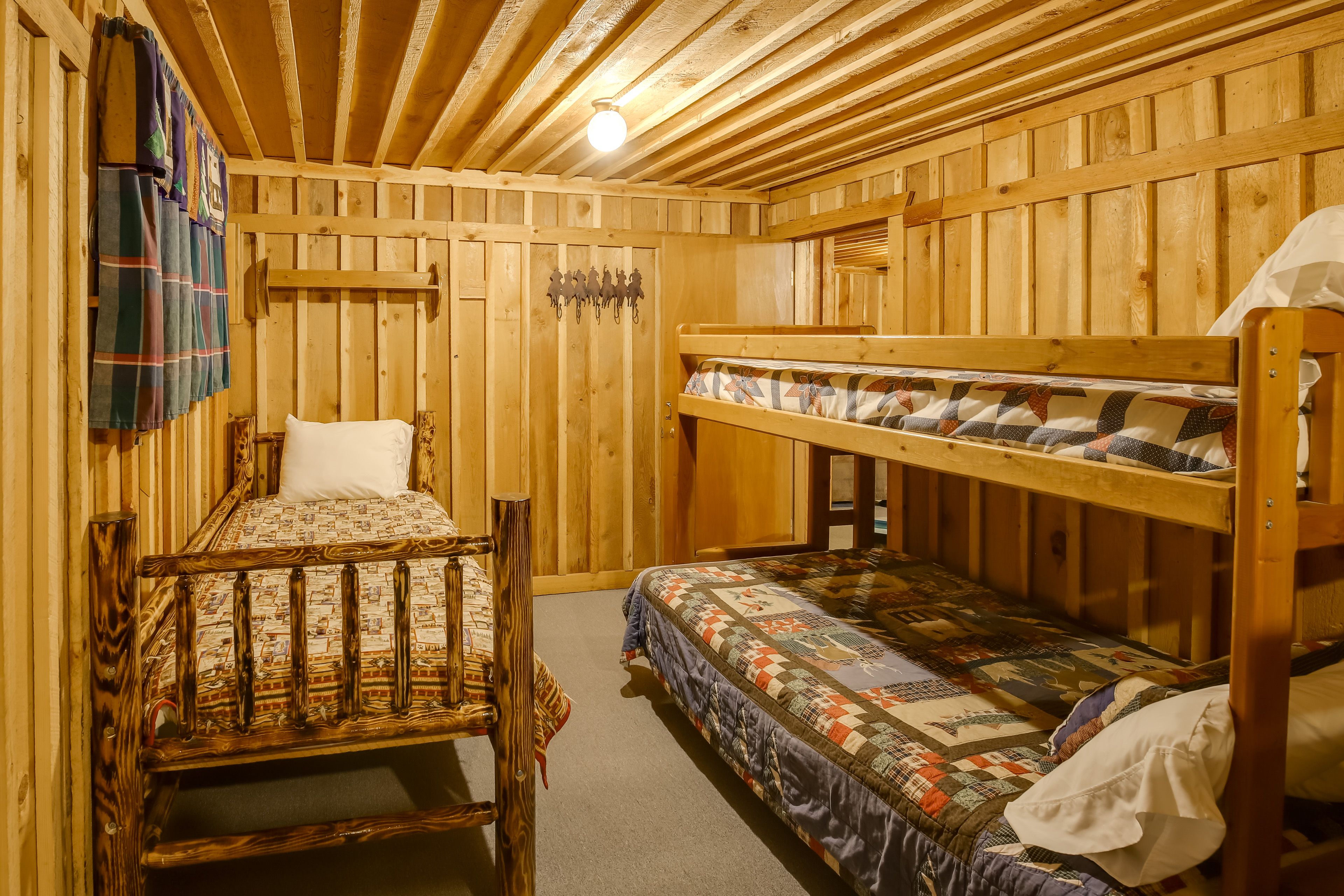 Bedroom 1 | Twin Bed | 2 Twin/Full Bunk Beds