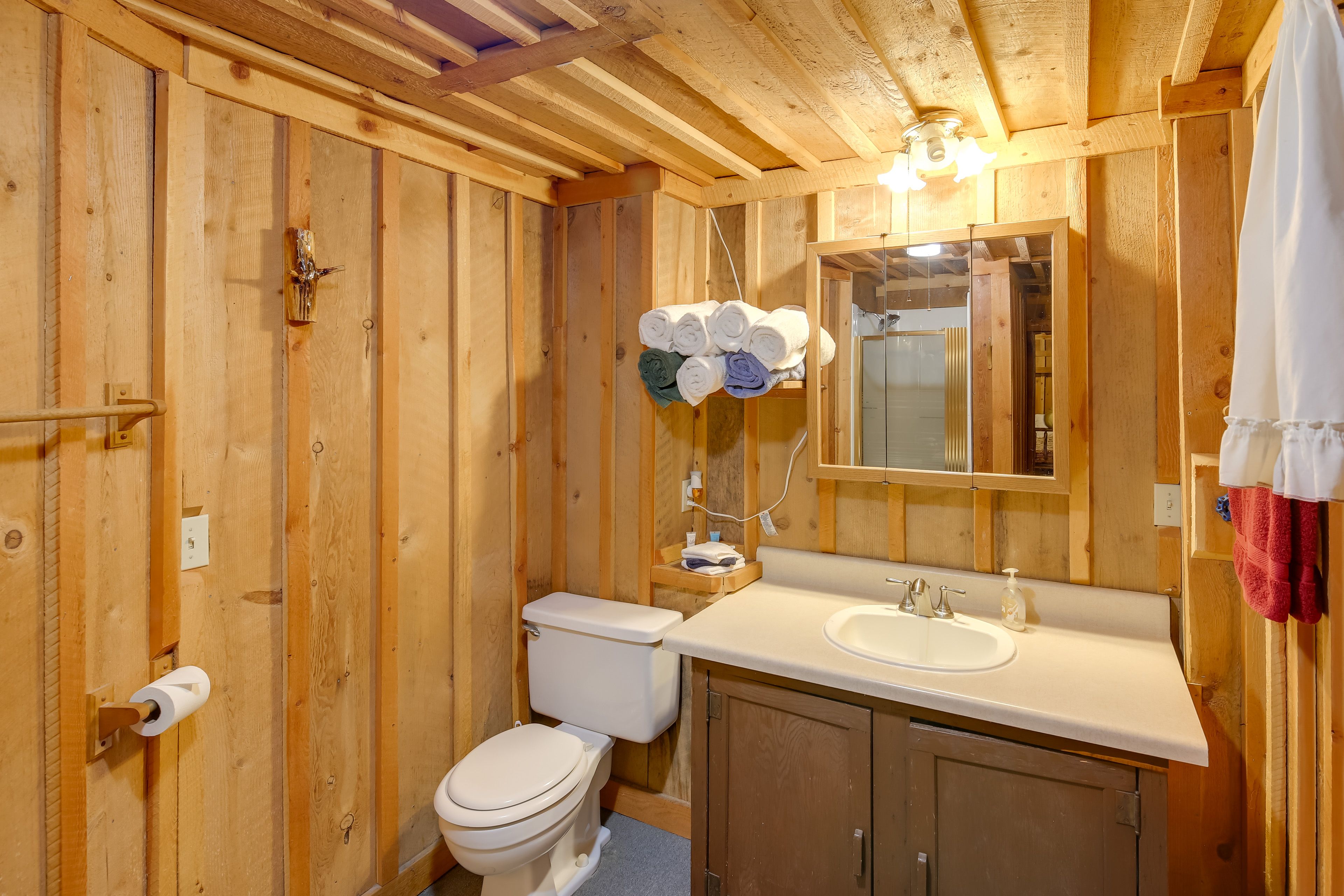 Full Bathroom | Walk-In Shower | Towels Provided