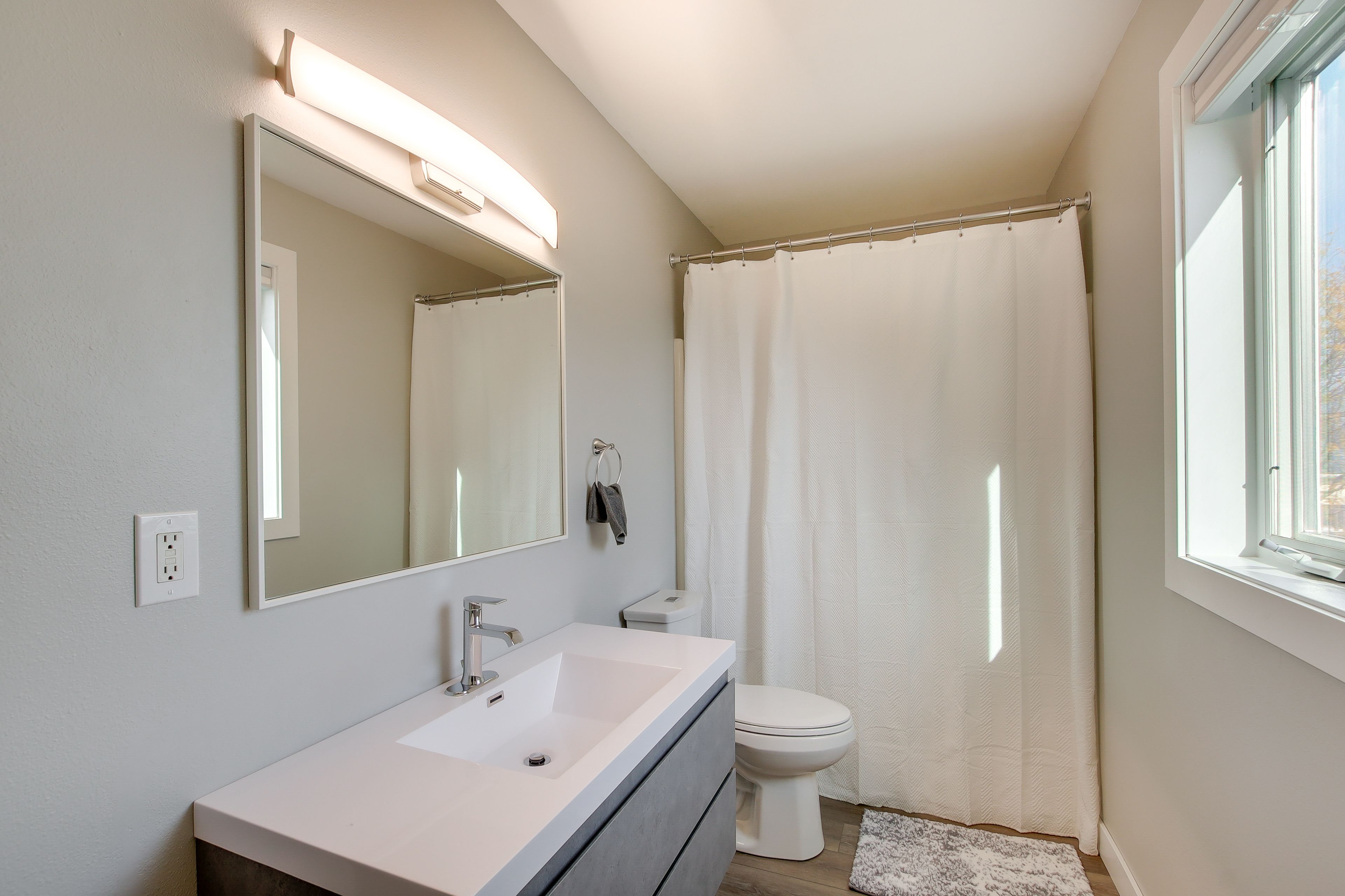 En-Suite Bathroom | Towels Provided