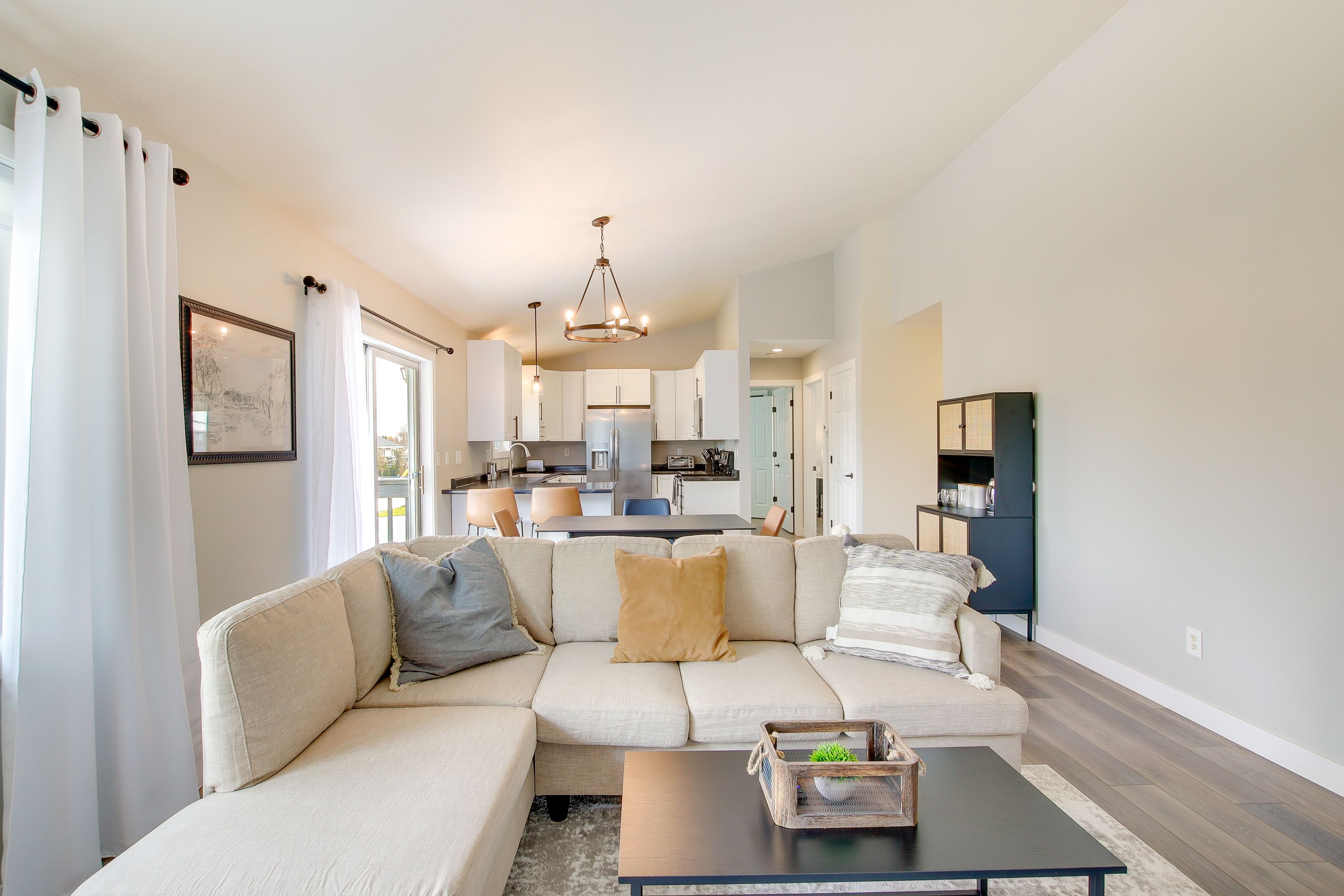 Living Room | Central Air Conditioning & Heating | Smart TV
