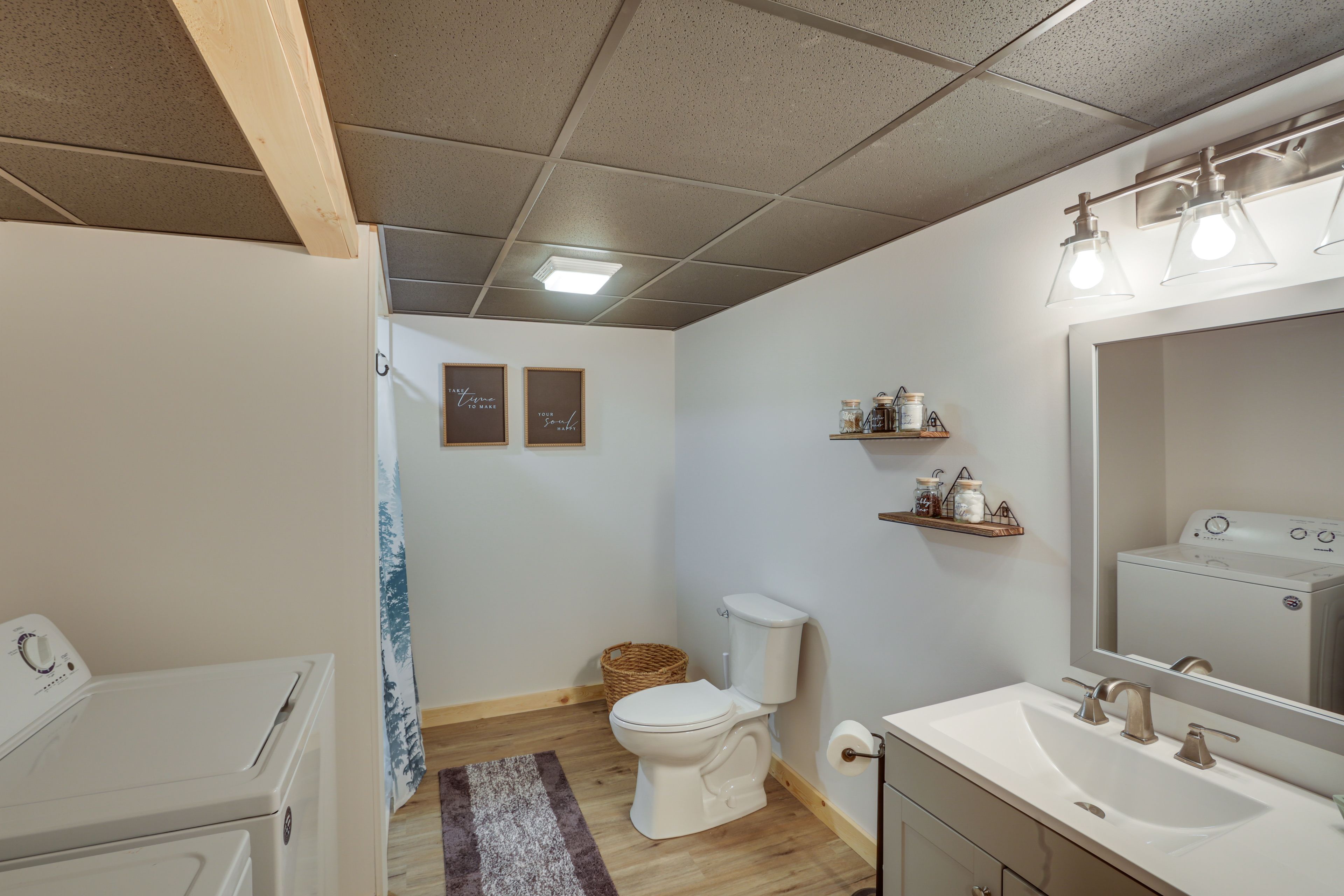 Full Bathroom | Washer/Dryer | 1st Floor