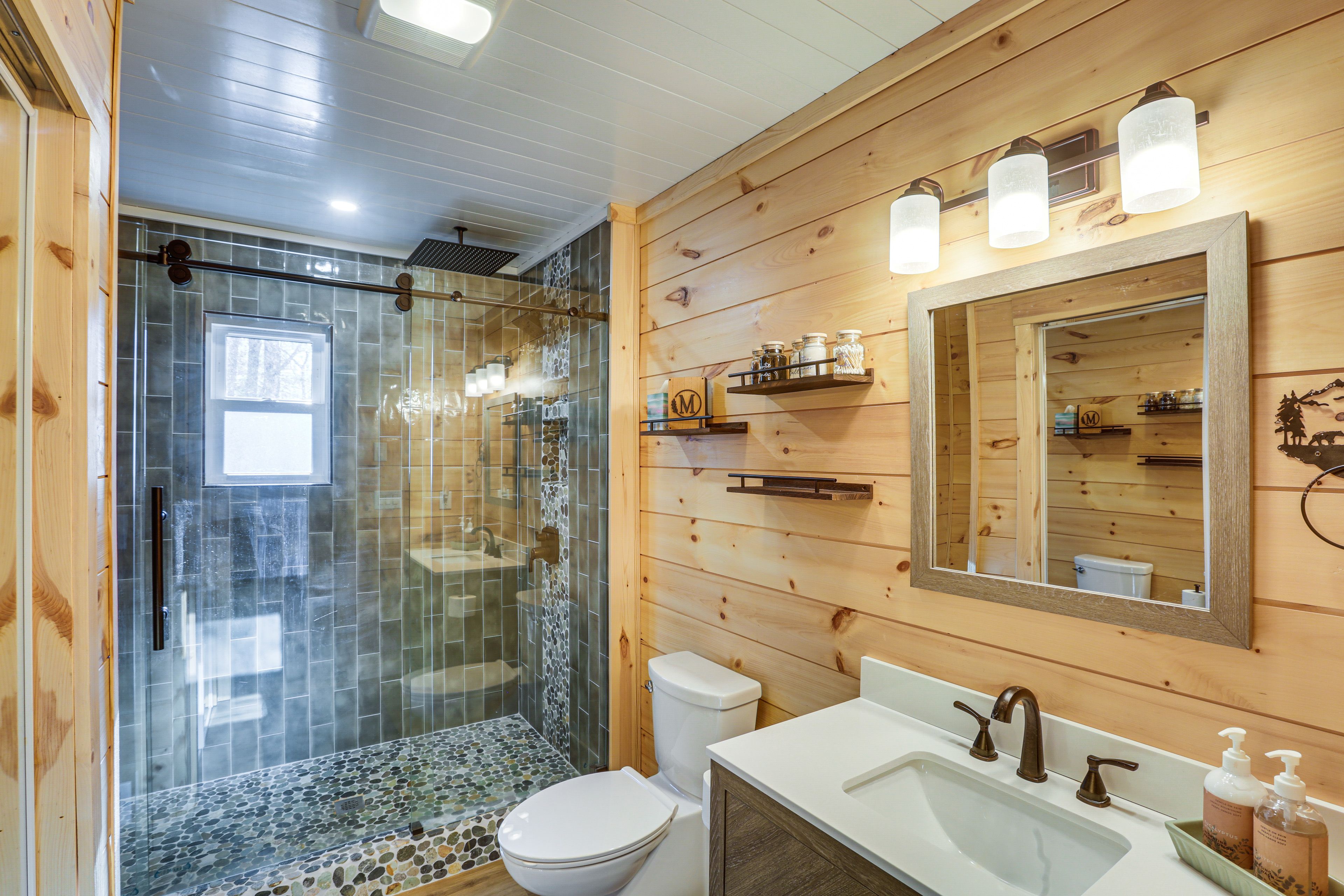 Full Bathroom | Towels Provided | 3rd Floor