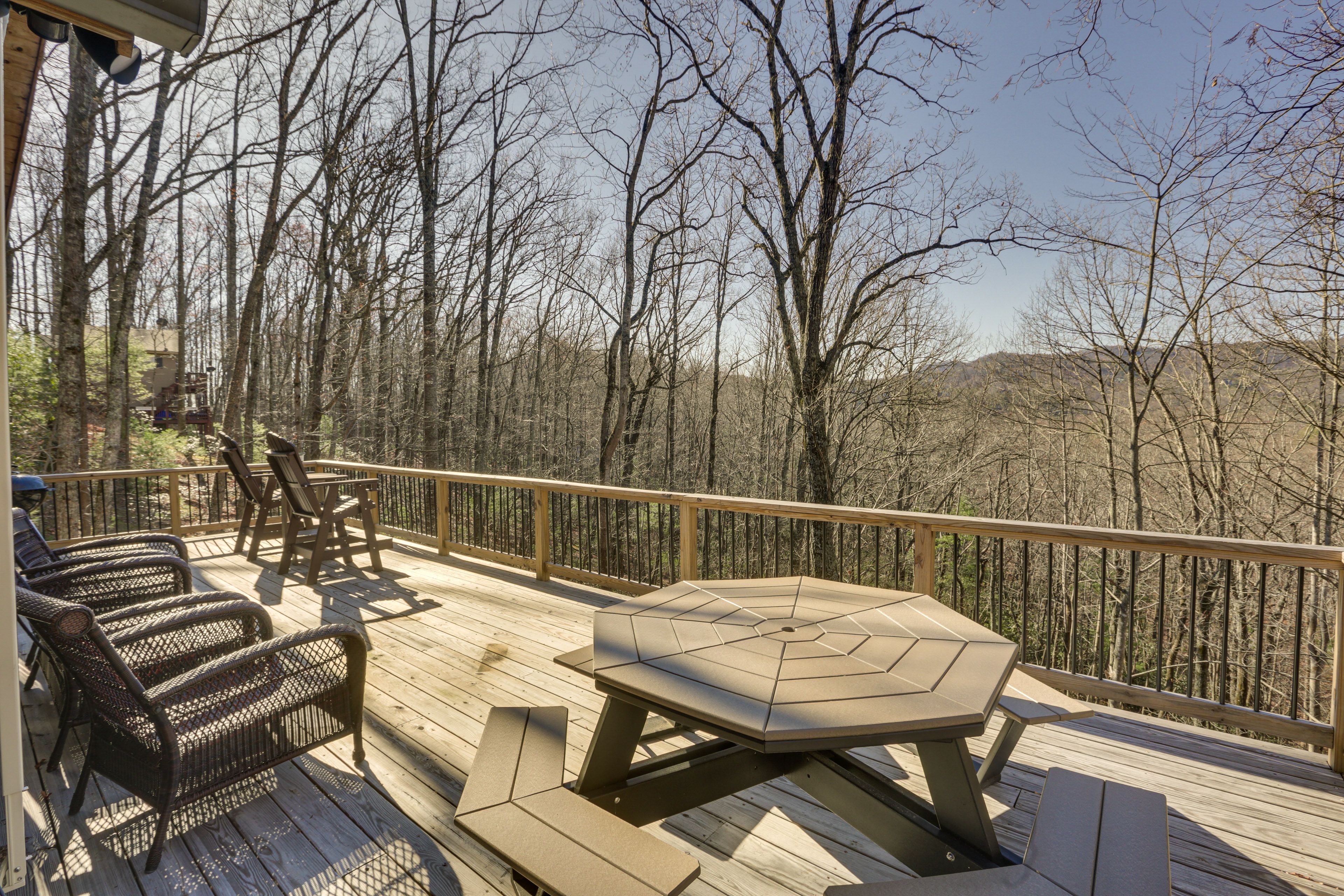 Wraparound Deck 1 | Outdoor Dining Area