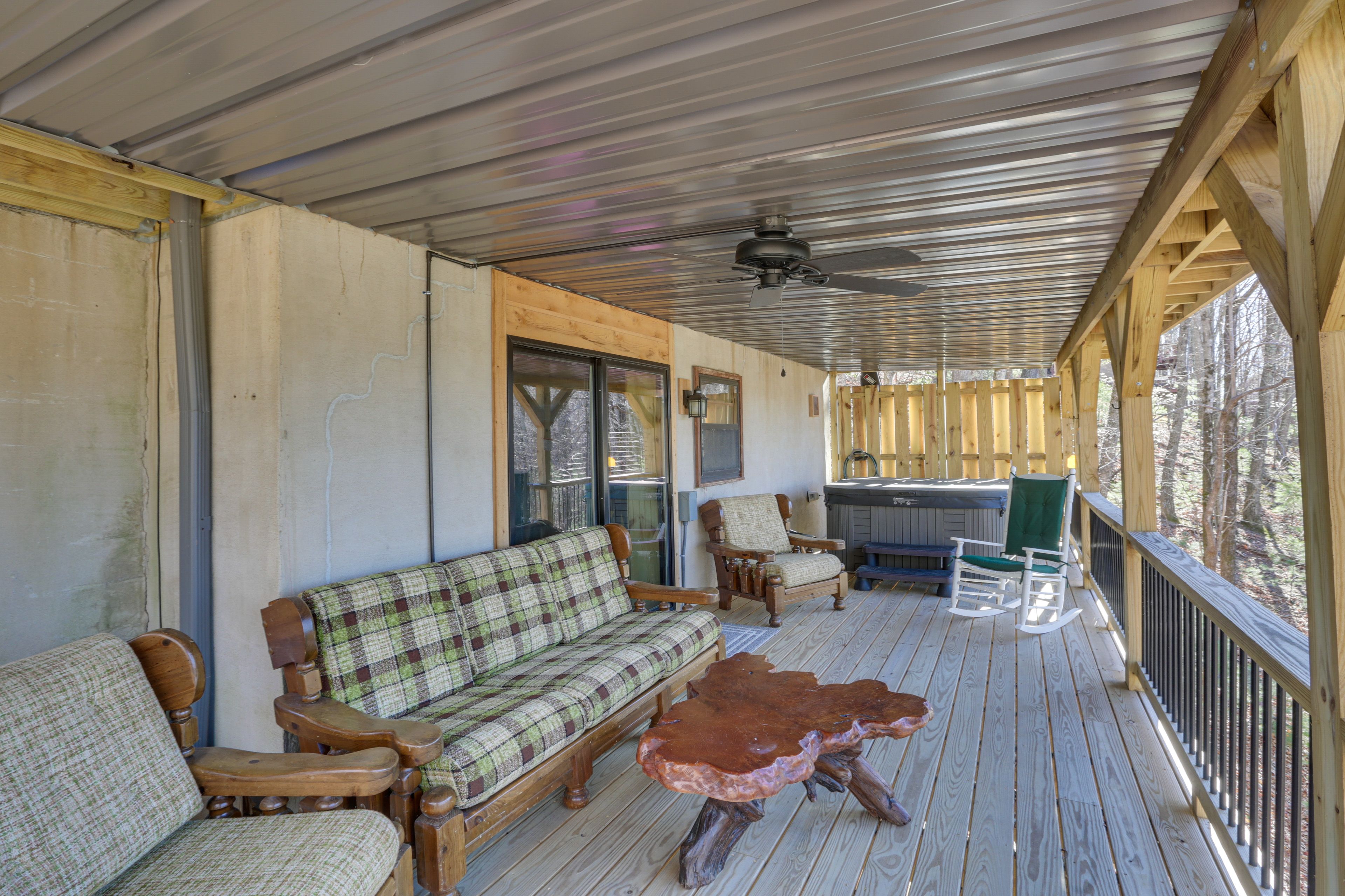 Wraparound Deck 2 | Private Hot Tub
