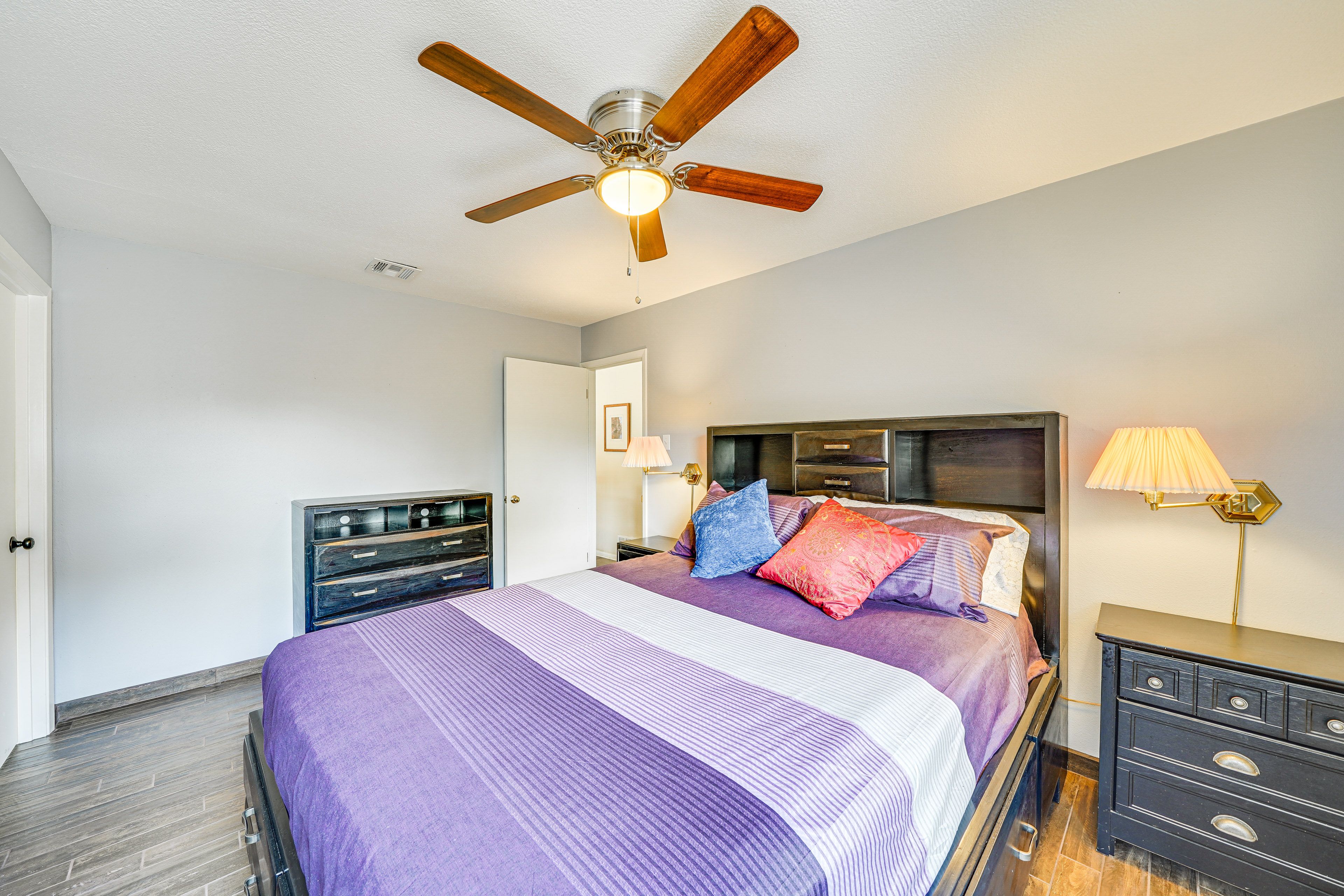Bedroom 3 | Queen Bed