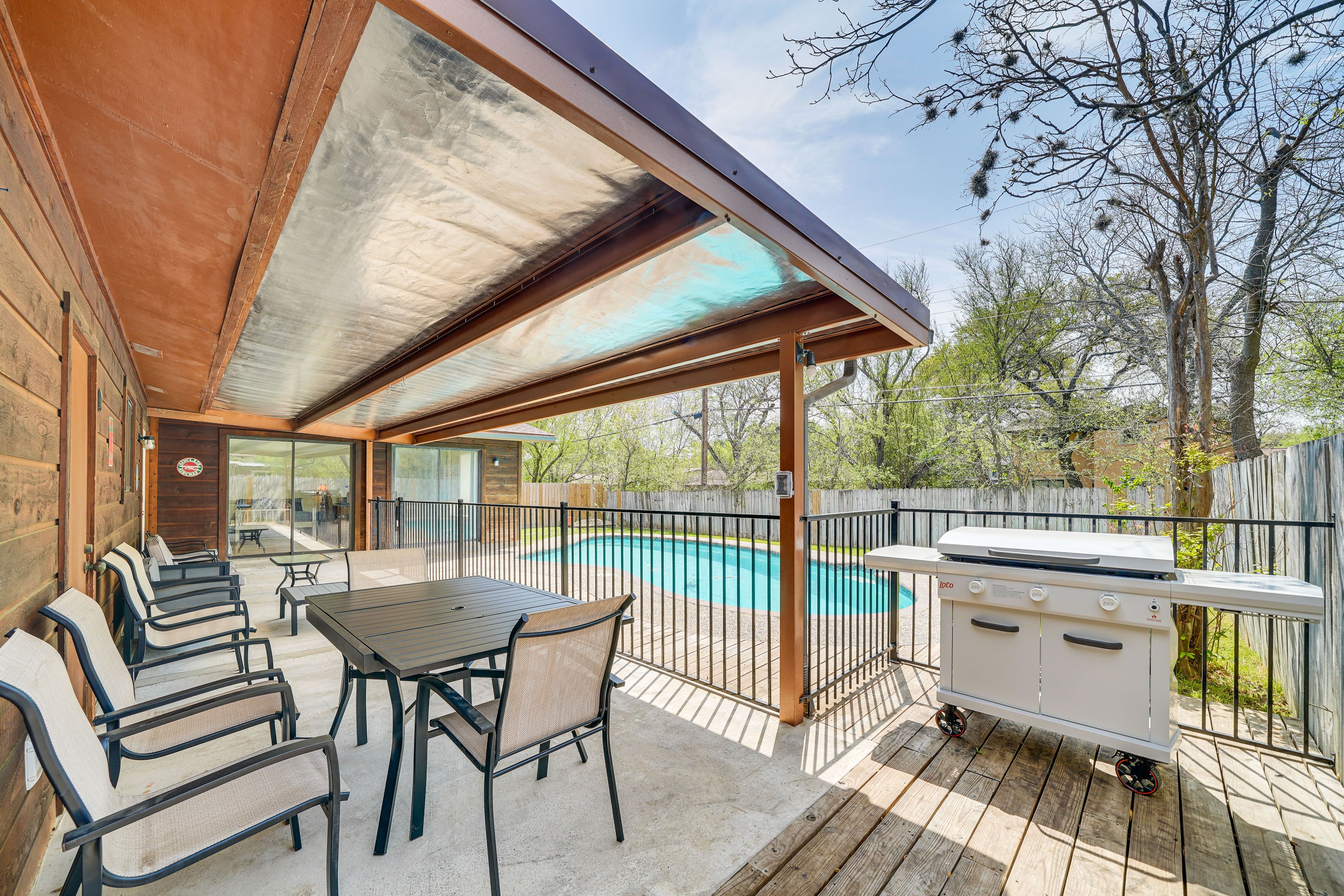 San Antonio Vacation Rental | 4BR | 2BR | 2 Steps Required | 1,471 Sq Ft