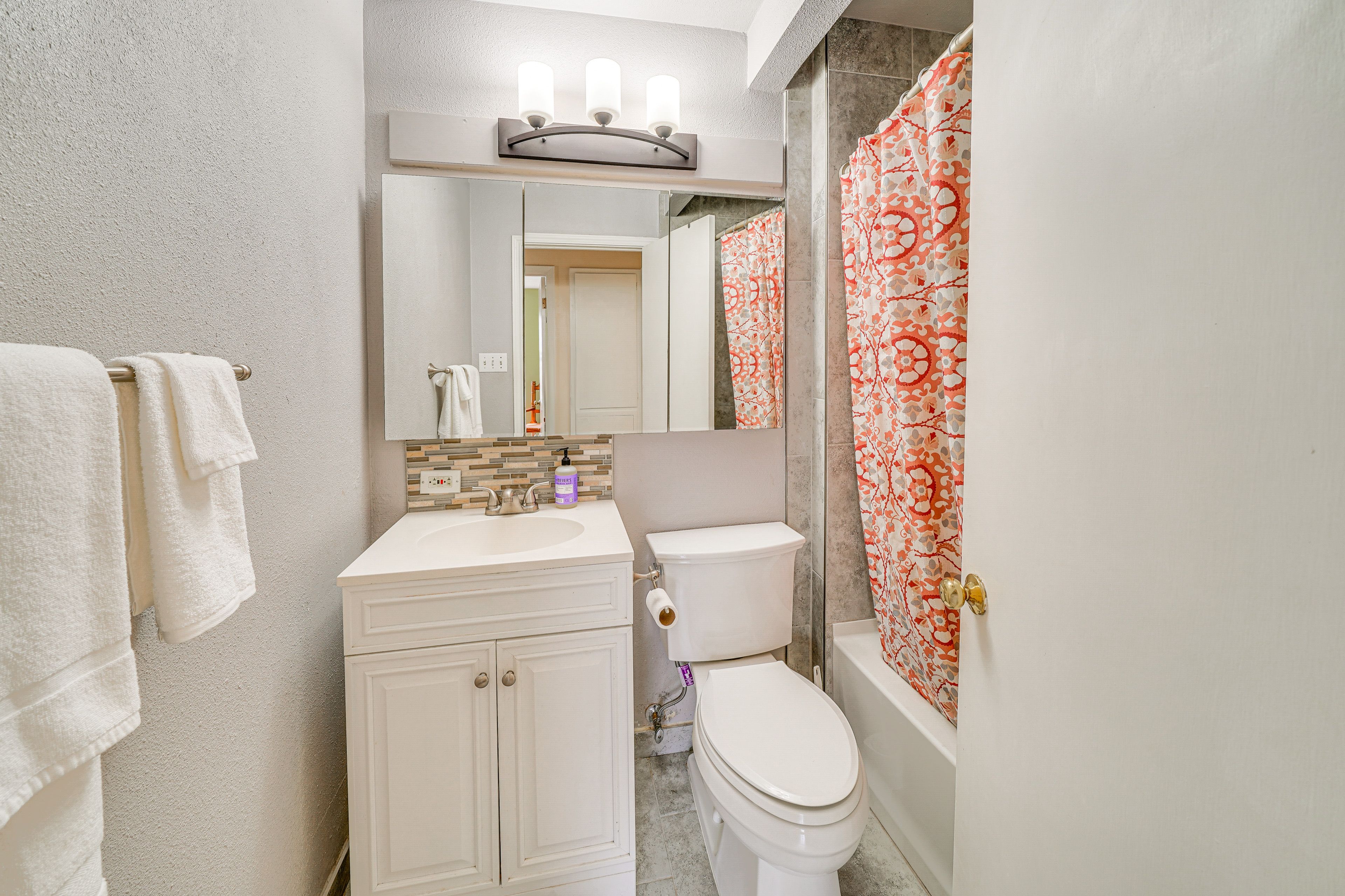 Full Bathroom