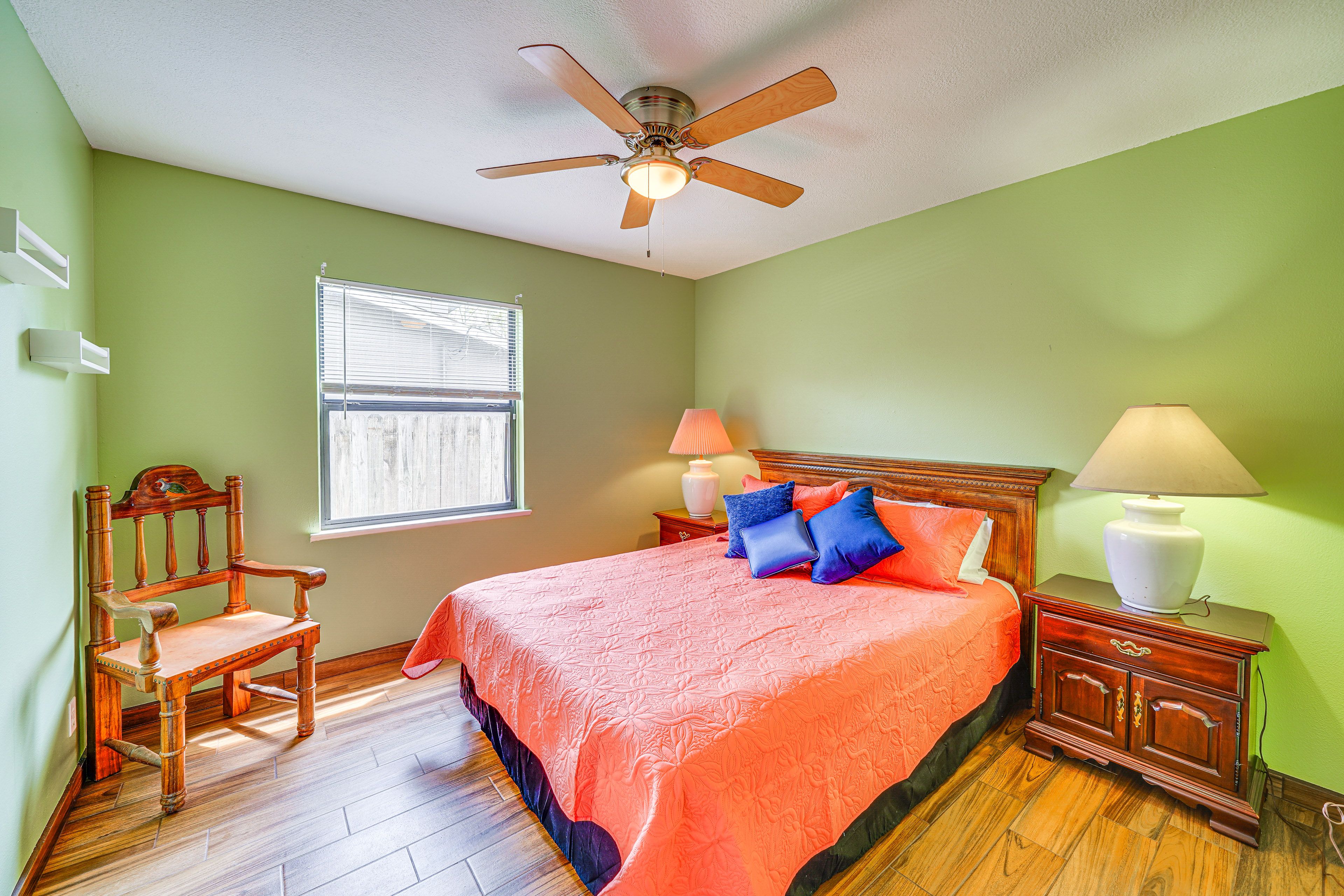 Bedroom 2 | Queen Bed