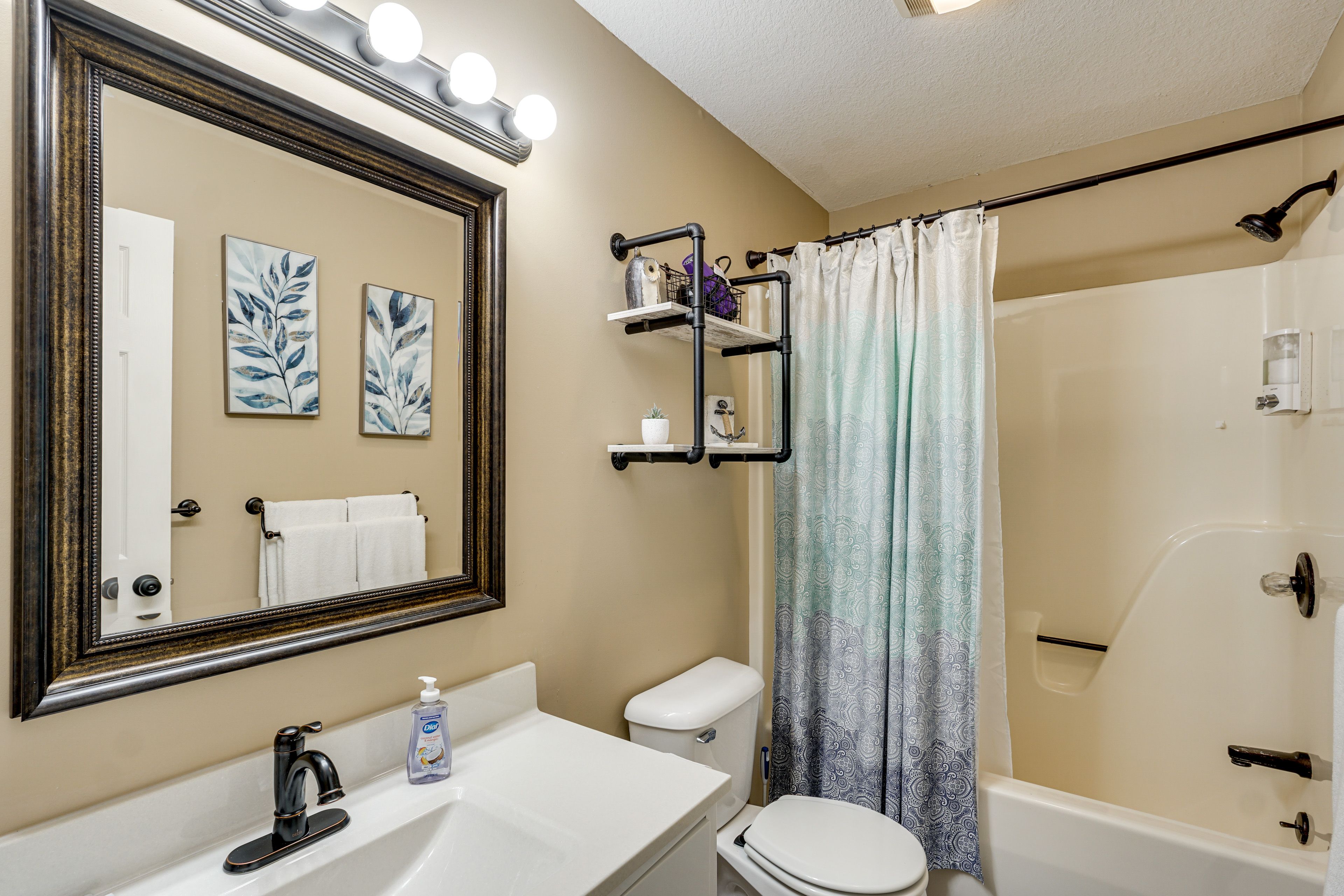 Full Bathroom | 2nd Floor | Grab Rail in Shower