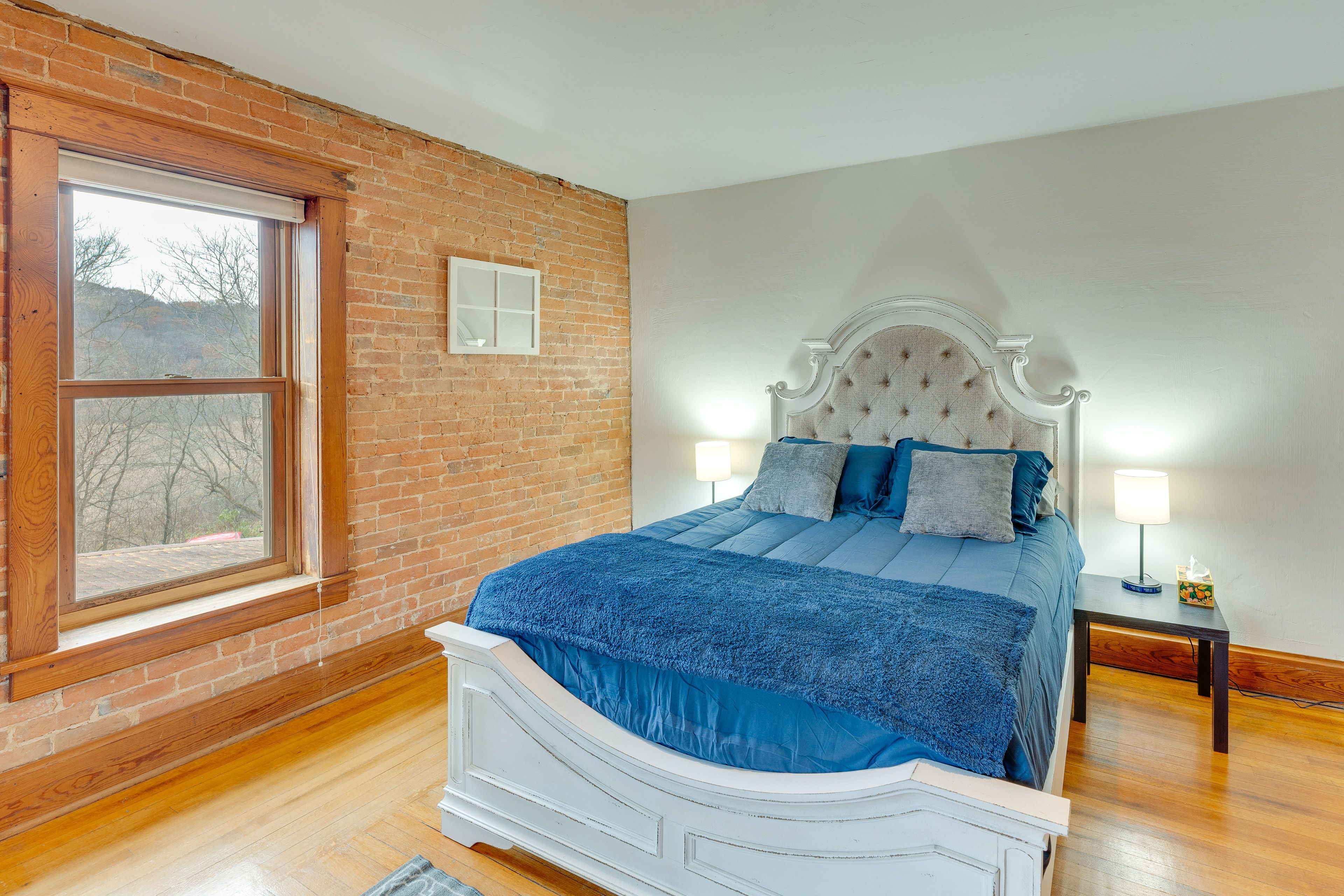 Bedroom 1 | Queen Bed