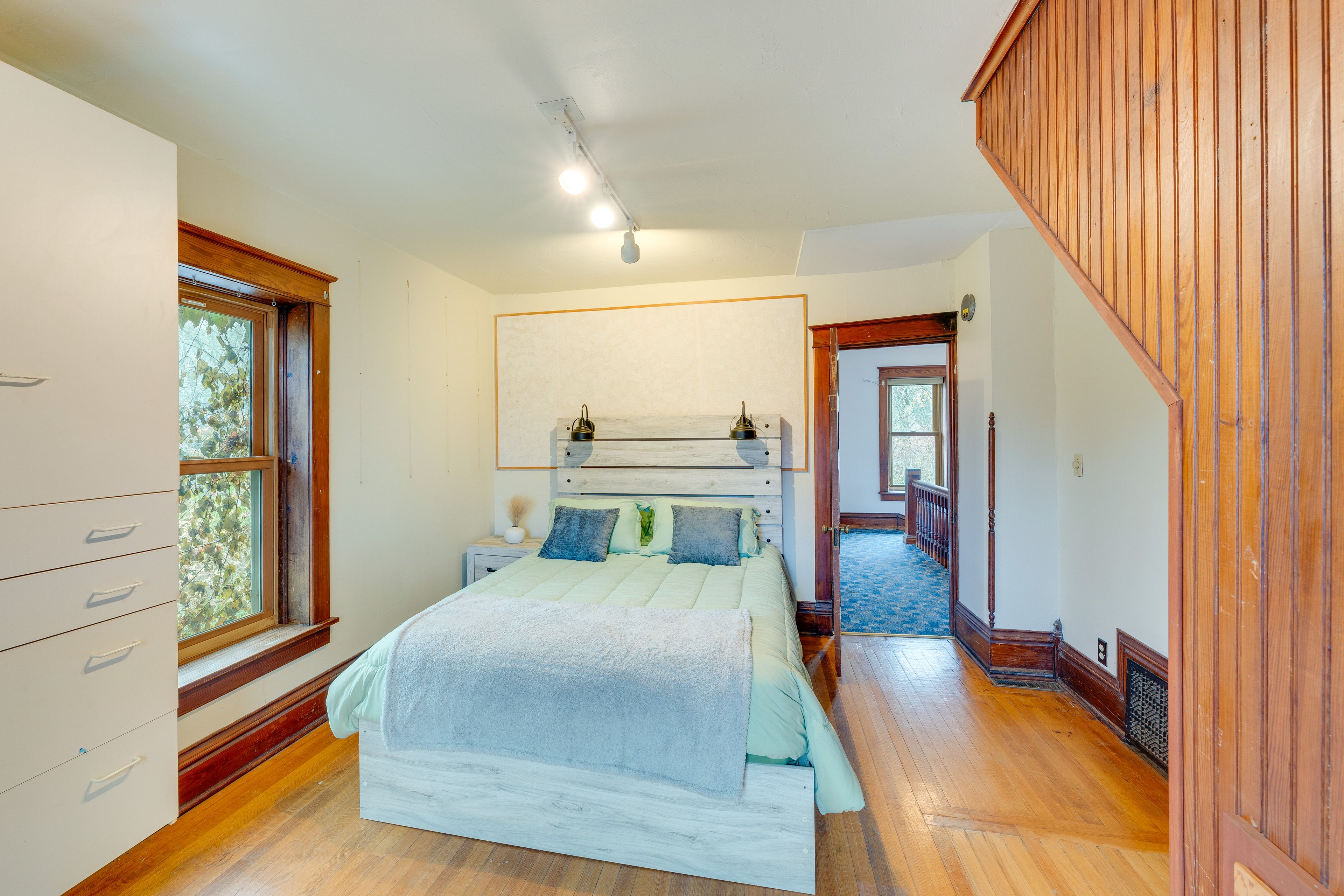 Bedroom 4 | Queen Bed