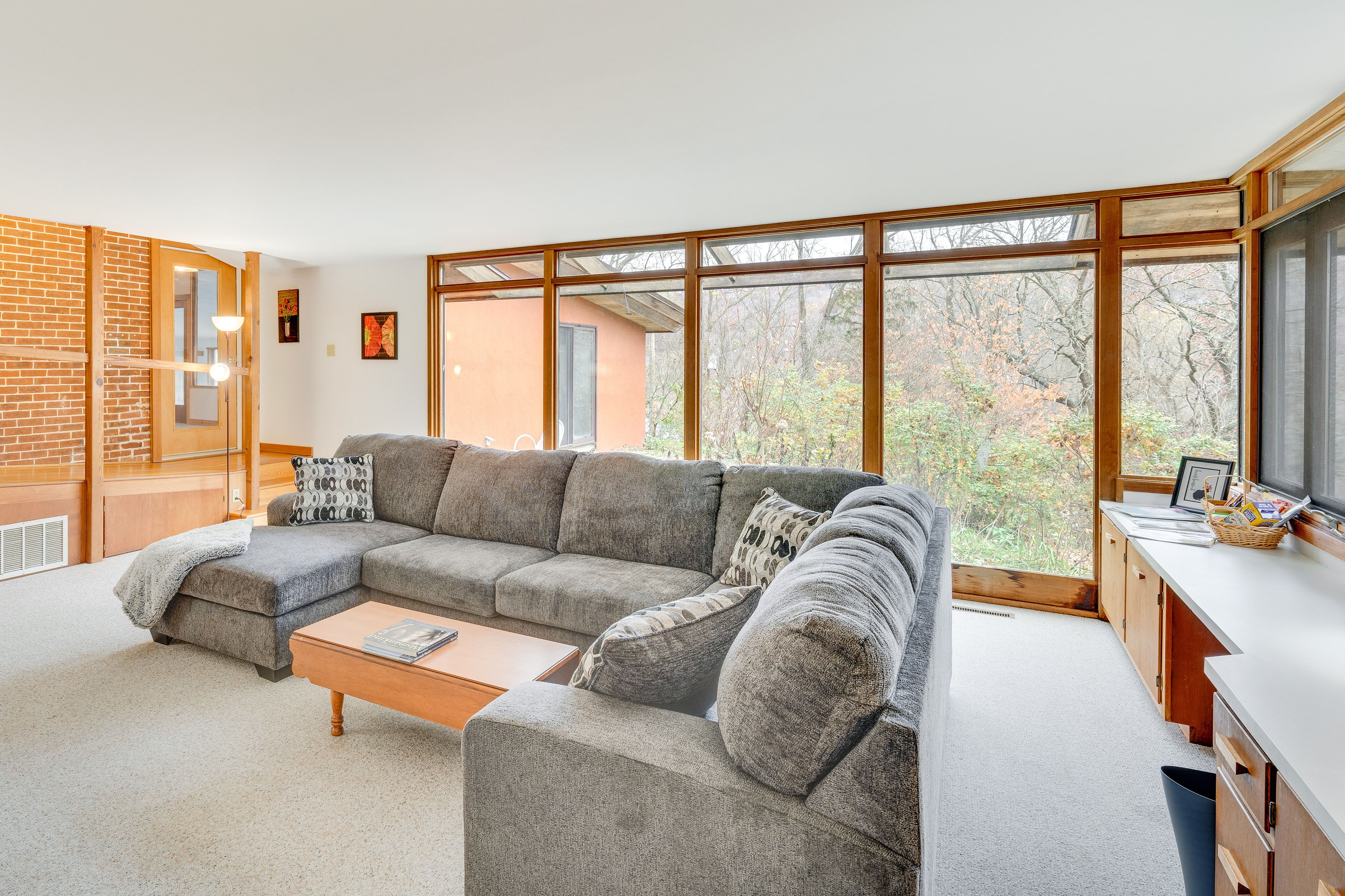 Living Room | Free WiFi | Central A/C