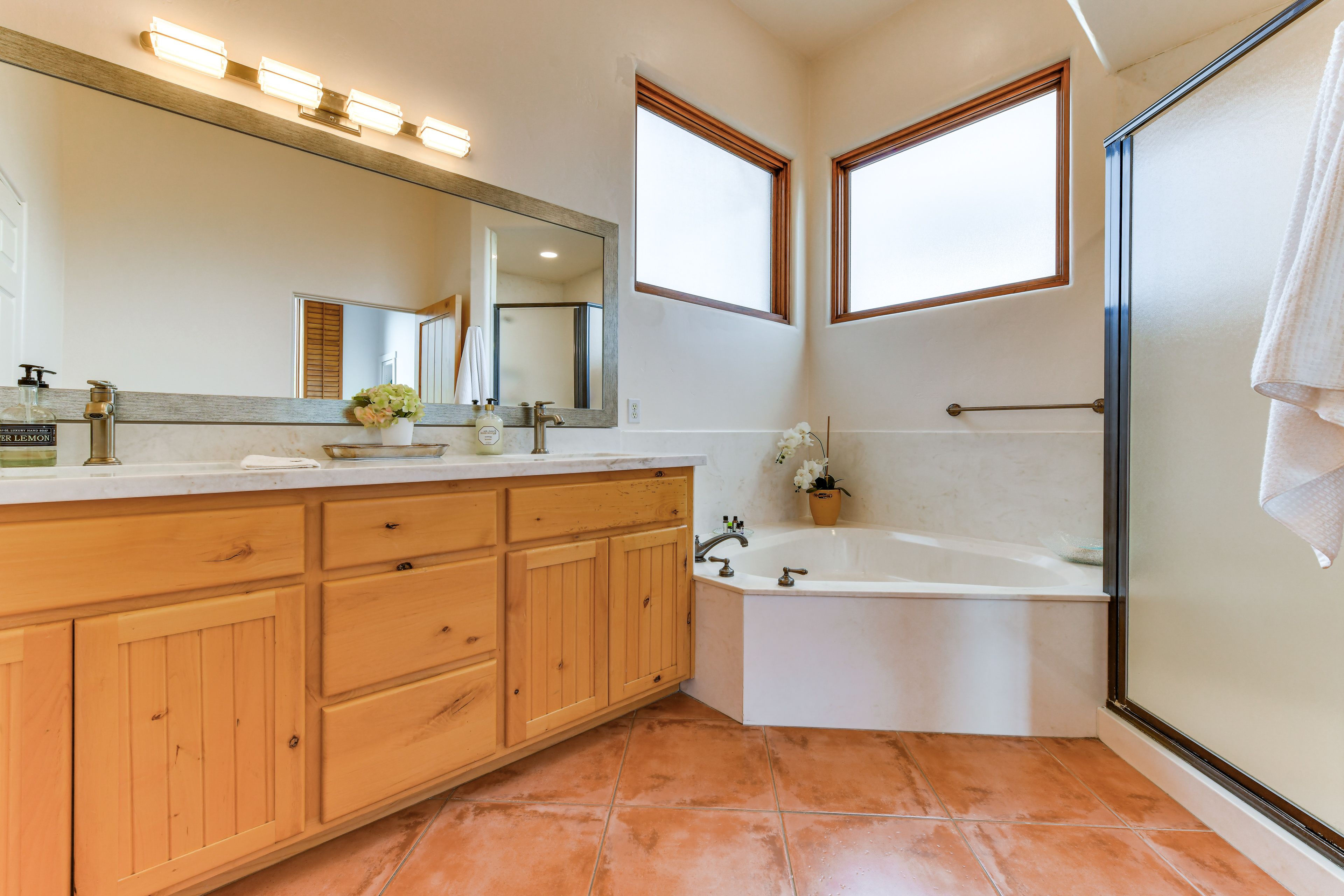 Full Bathroom | Towels Provided