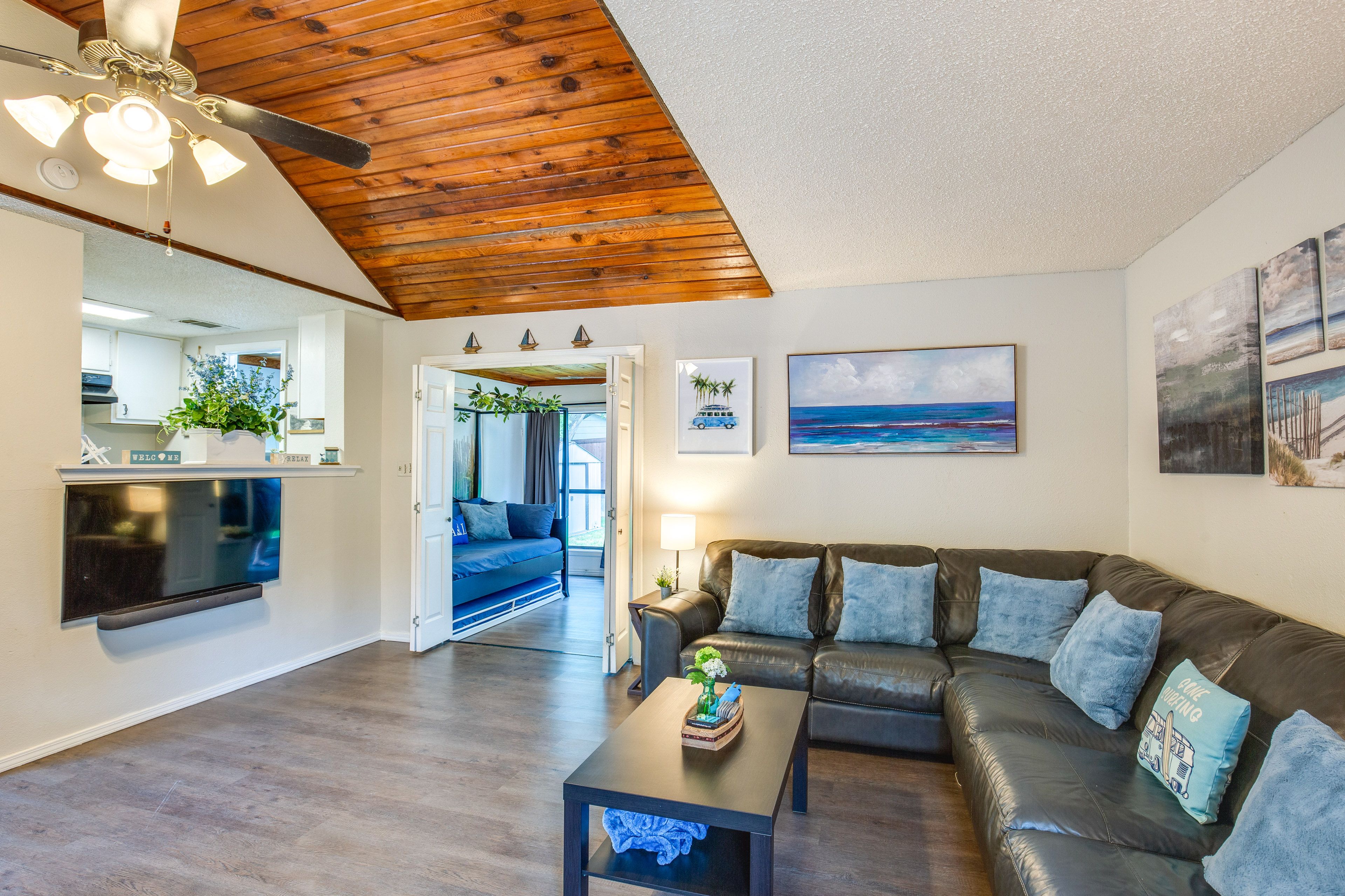 Living Room | Free WiFi | Smart TV