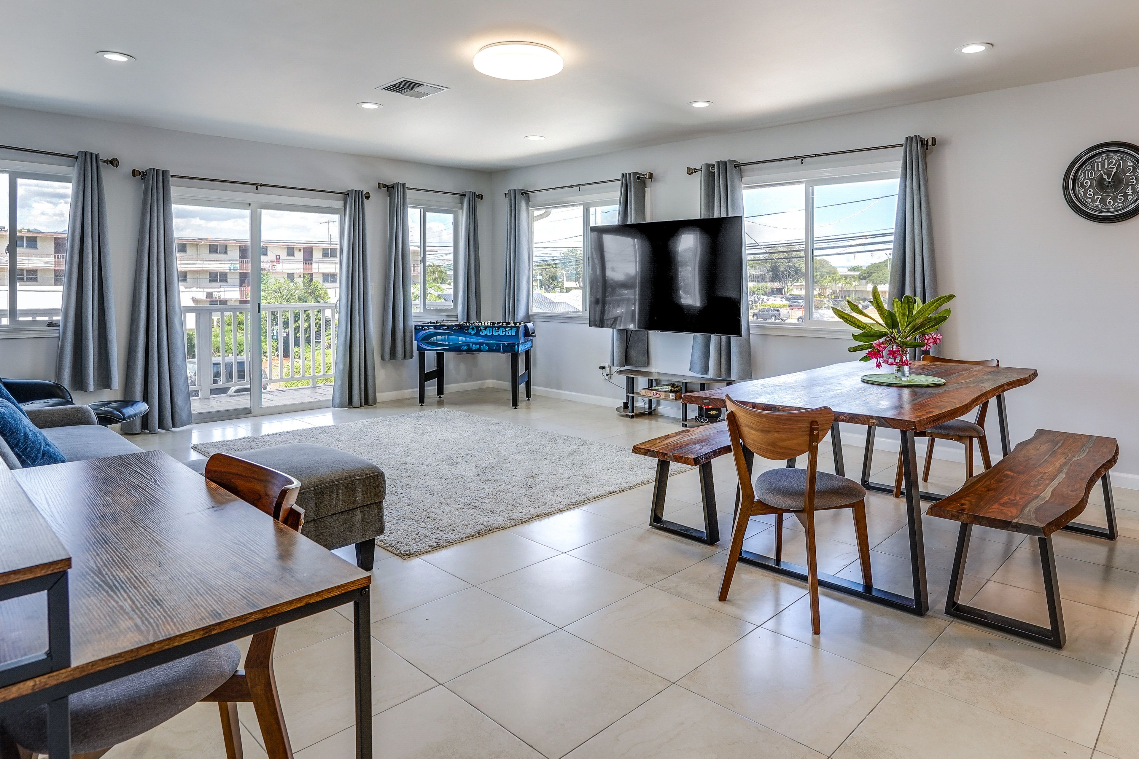 Living Room | Free WiFi | Central A/C & Heat | Smart TV | Foosball Table