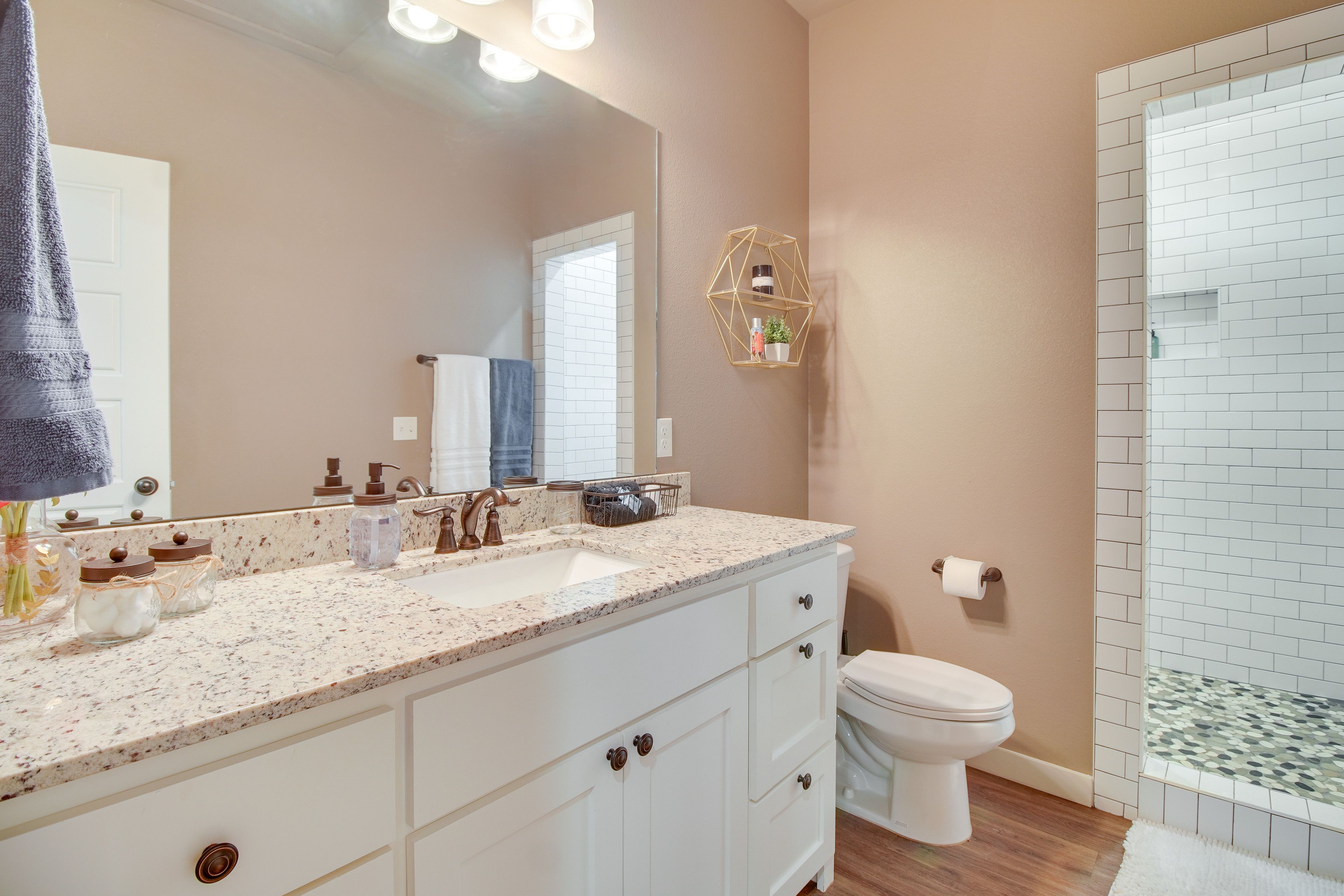 Full Bath | Towels | Hair Dryer | Complimentary Toiletries