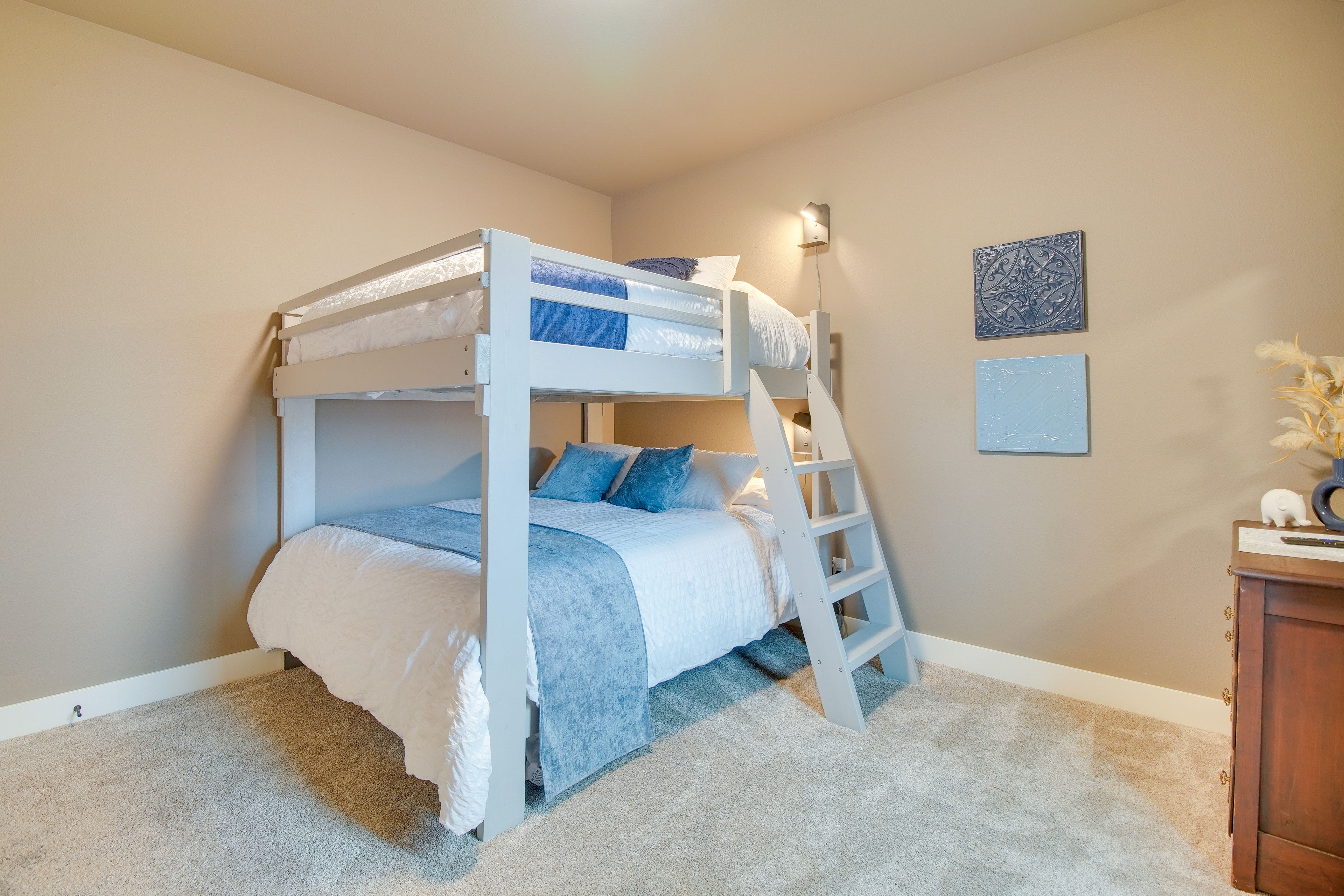 Bedroom 2 | Queen Bunk Bed