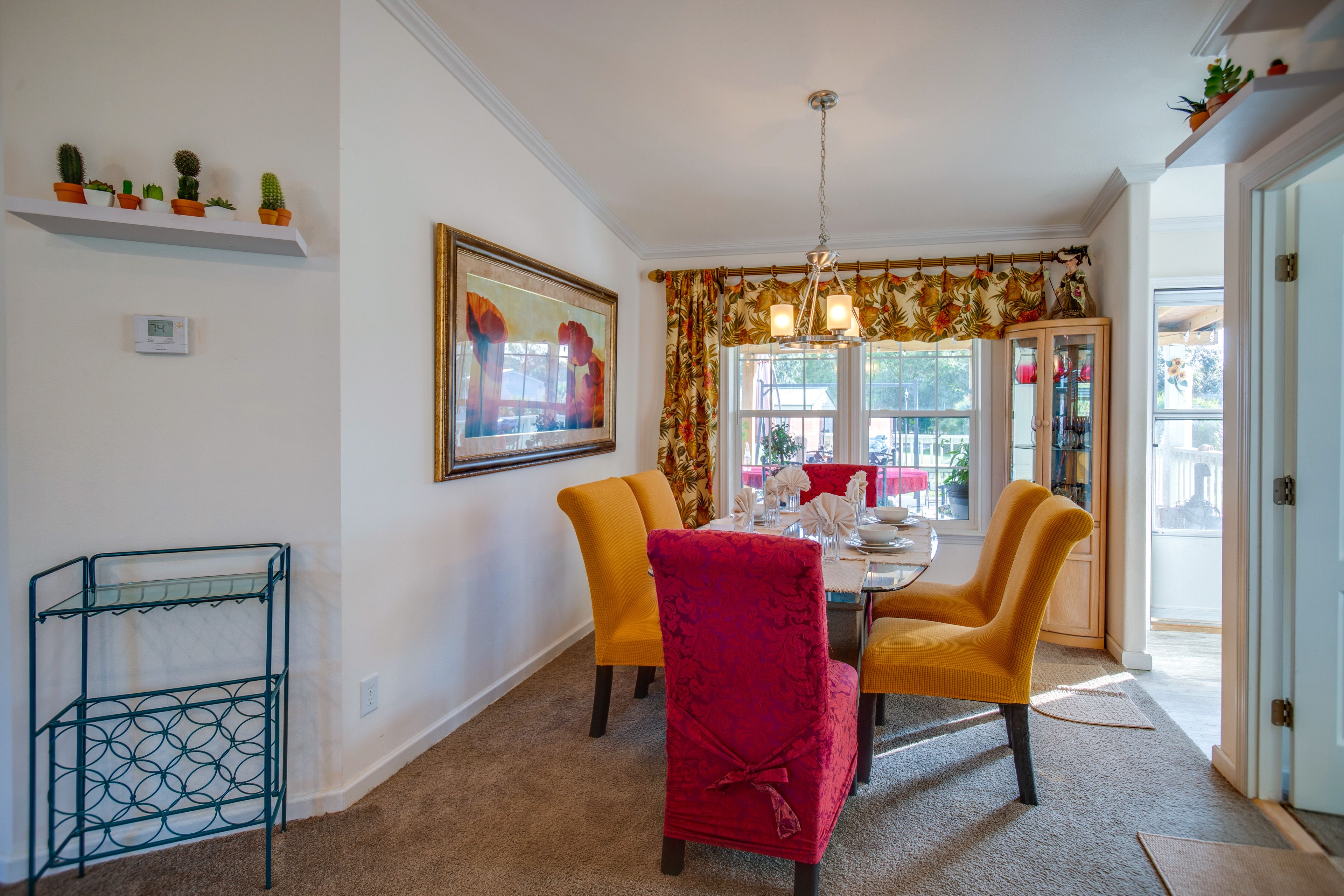 Dining Area | Dishware/Flatware Provided | Free WiFi