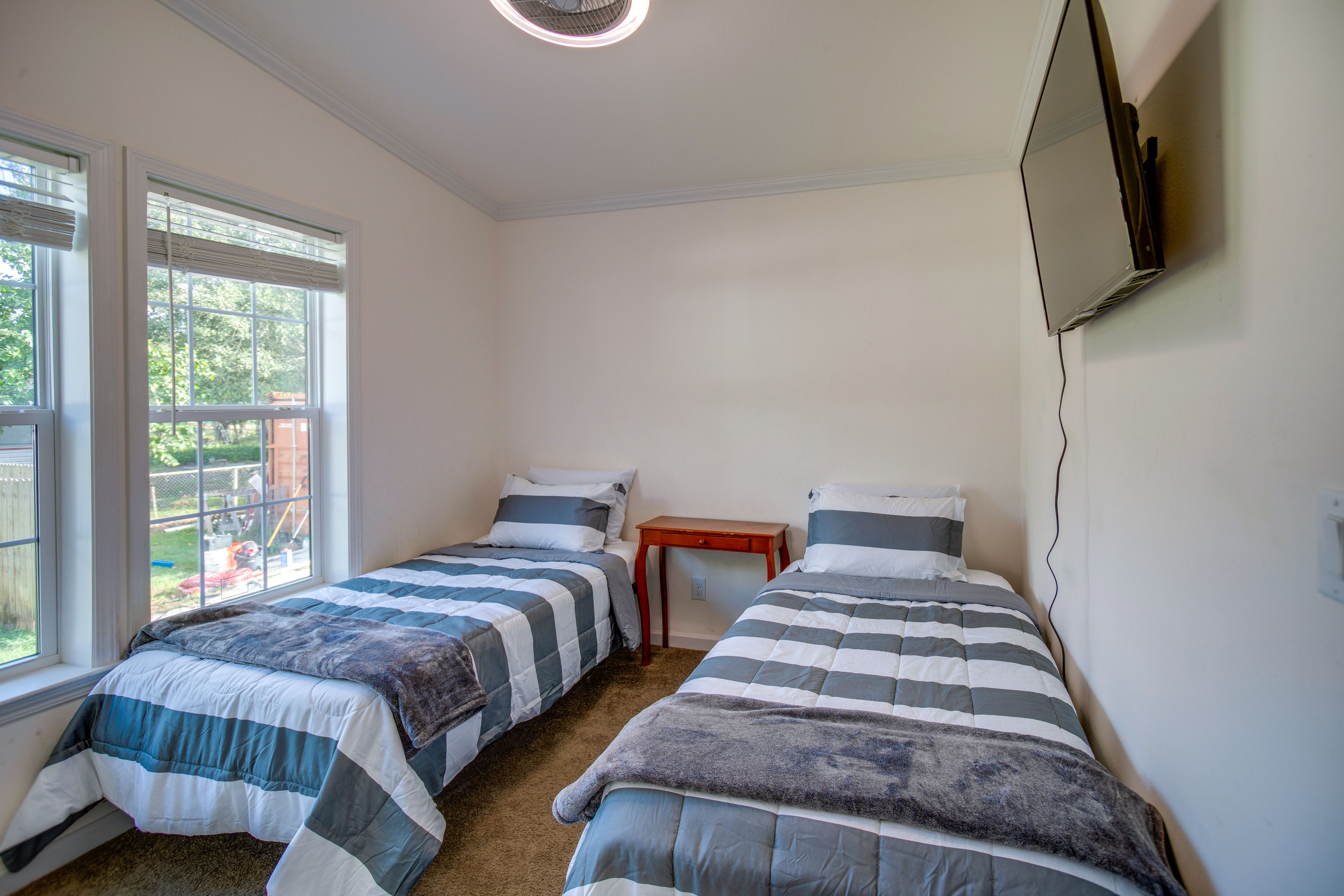 Bedroom 3 | 2 Twin Beds | Smart TV