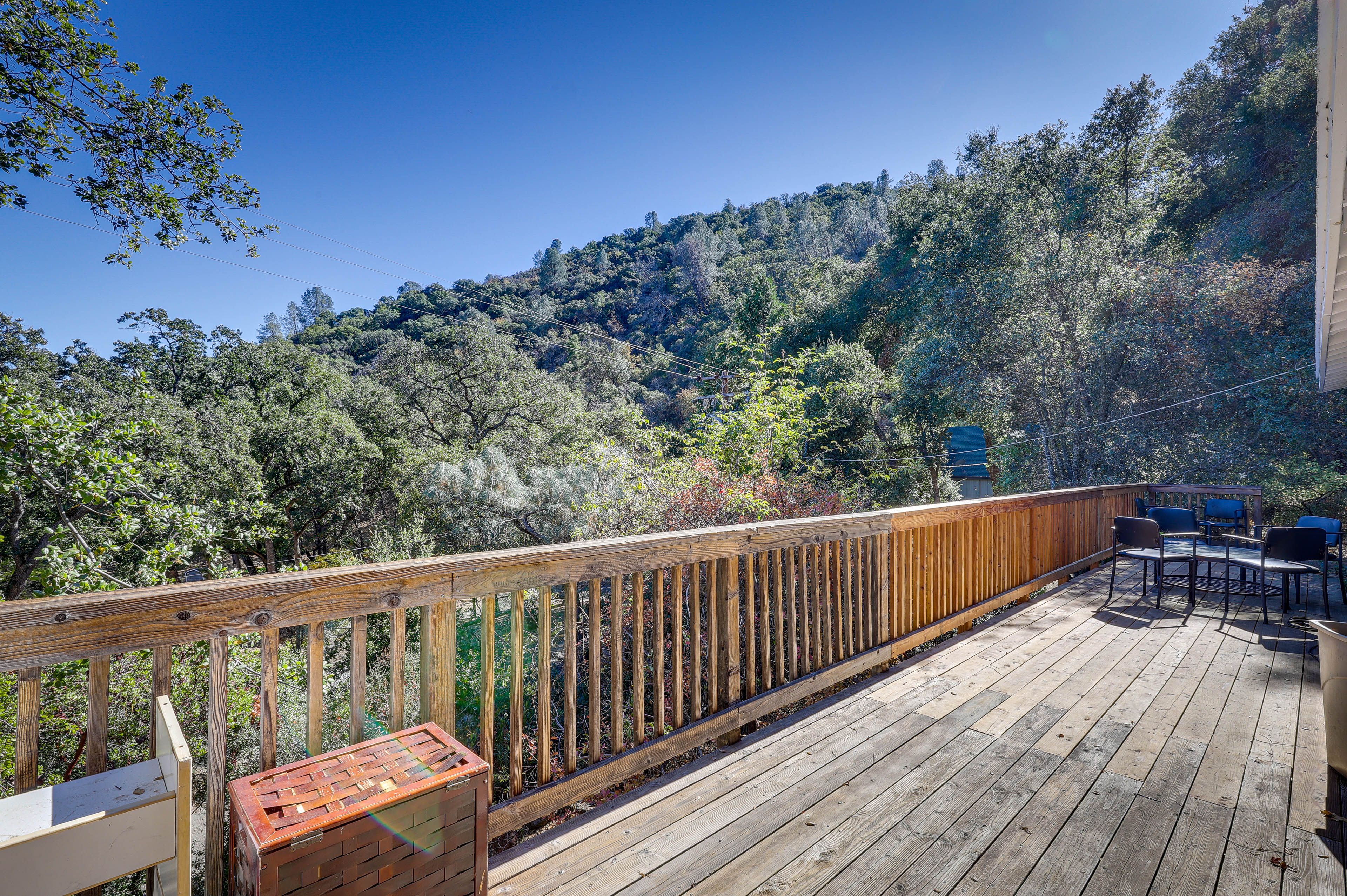 Lower Lake Vacation Rental | 3BR | 2BA | 1,400 Sq Ft | 2 Steps Required