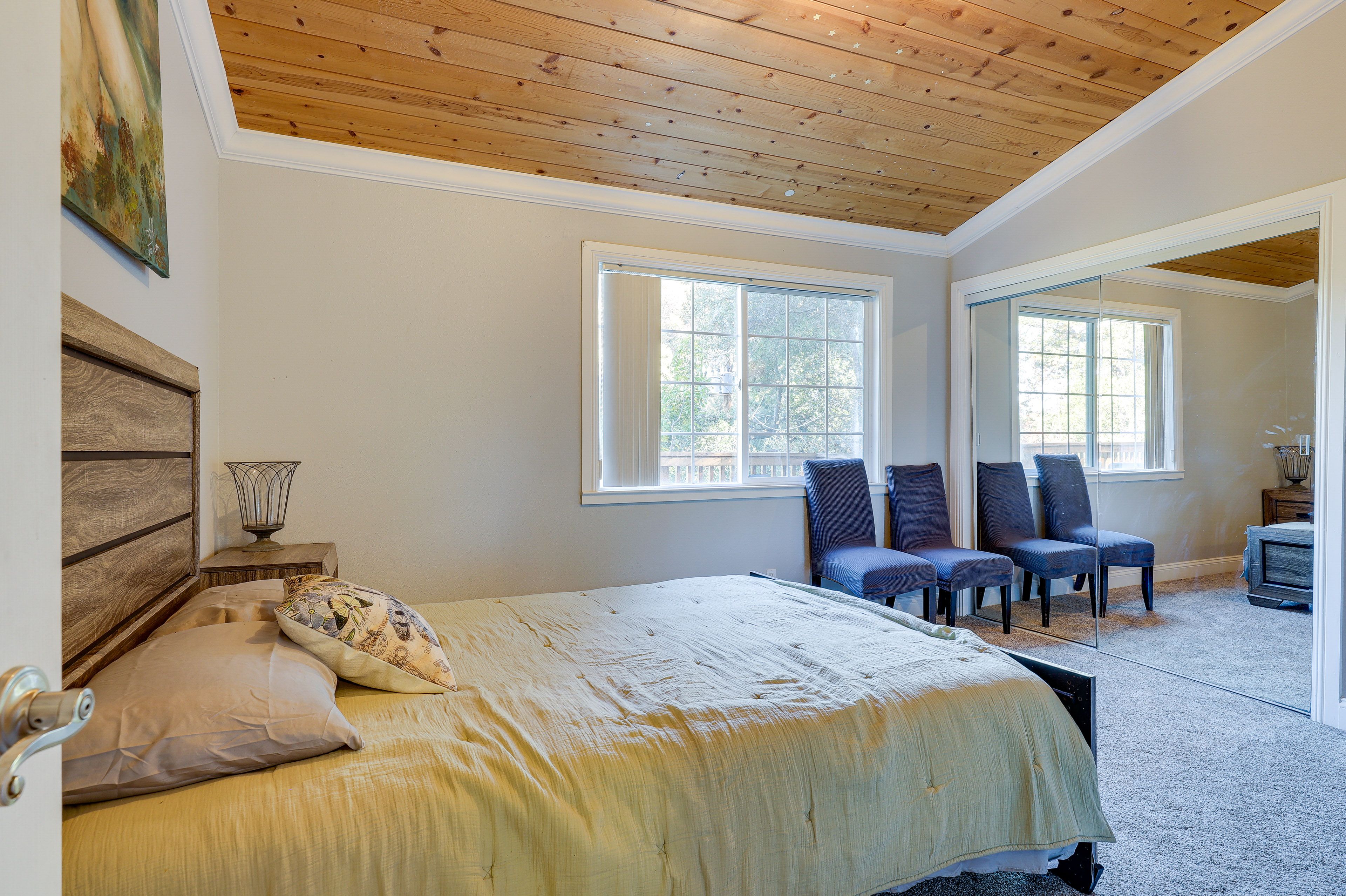 Bedroom 1 | Queen Bed