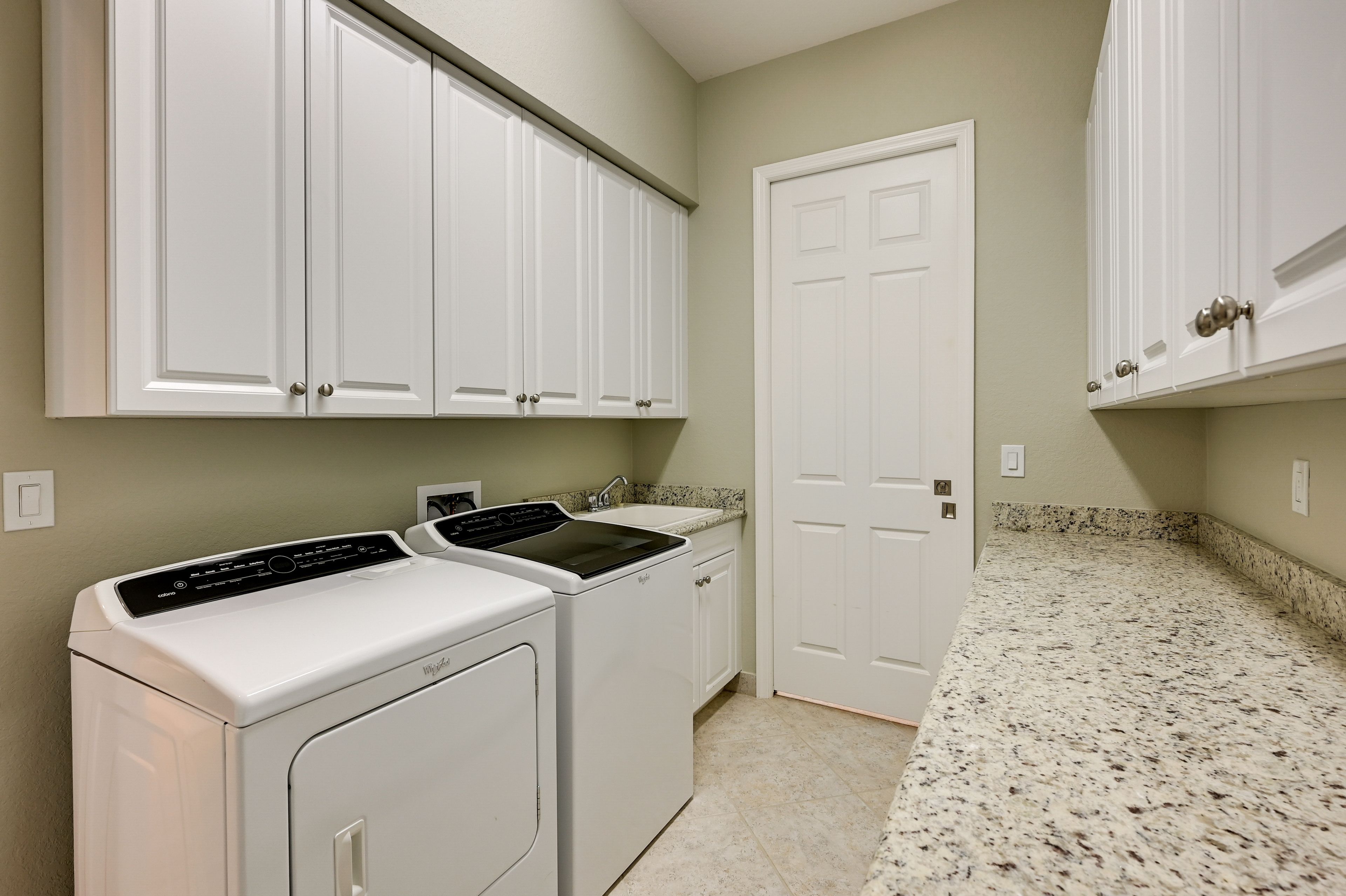 Laundry Room | Washer & Dryer