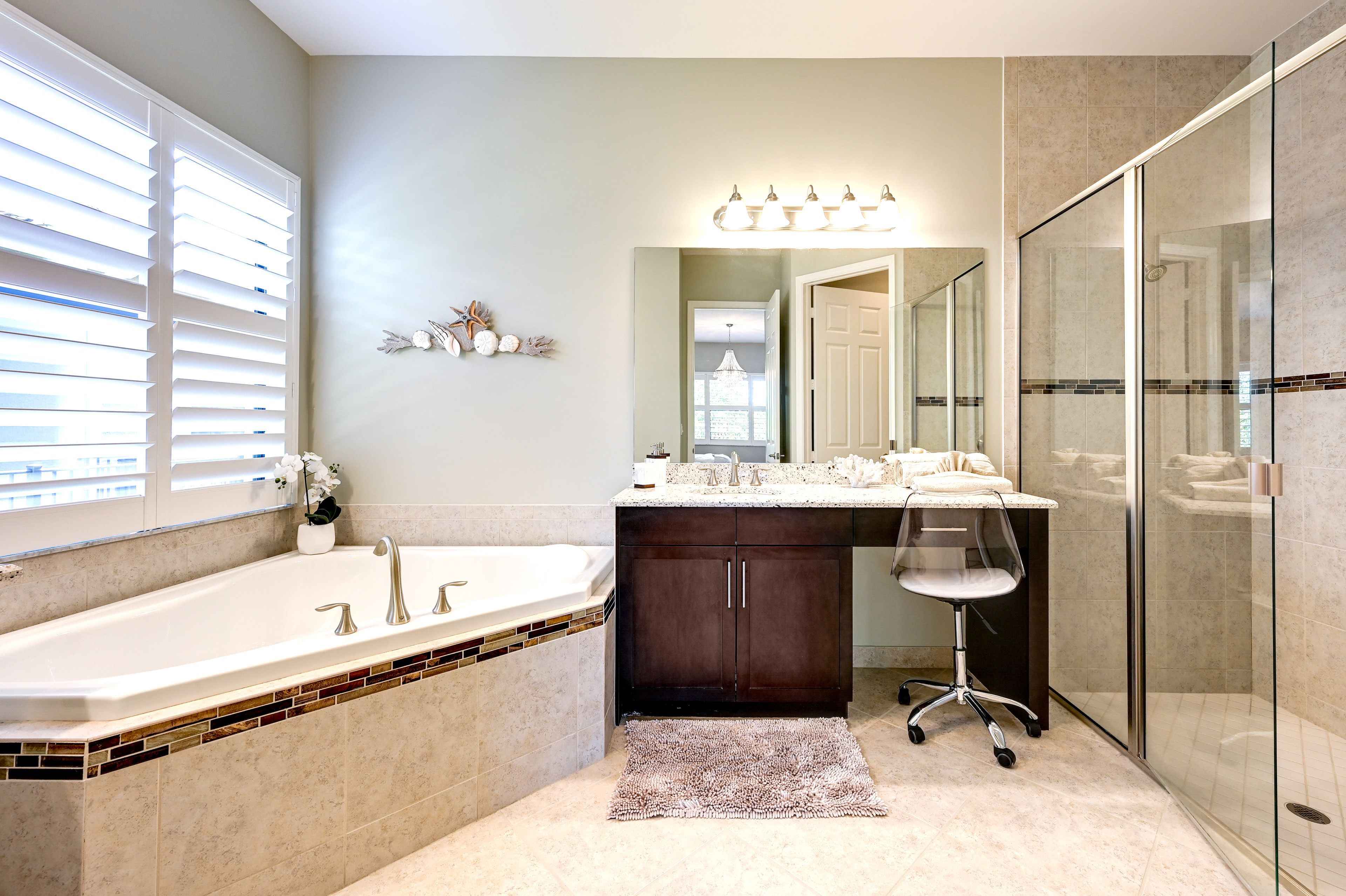 En-Suite Bathroom | Complimentary Toiletries | Hair Dryer