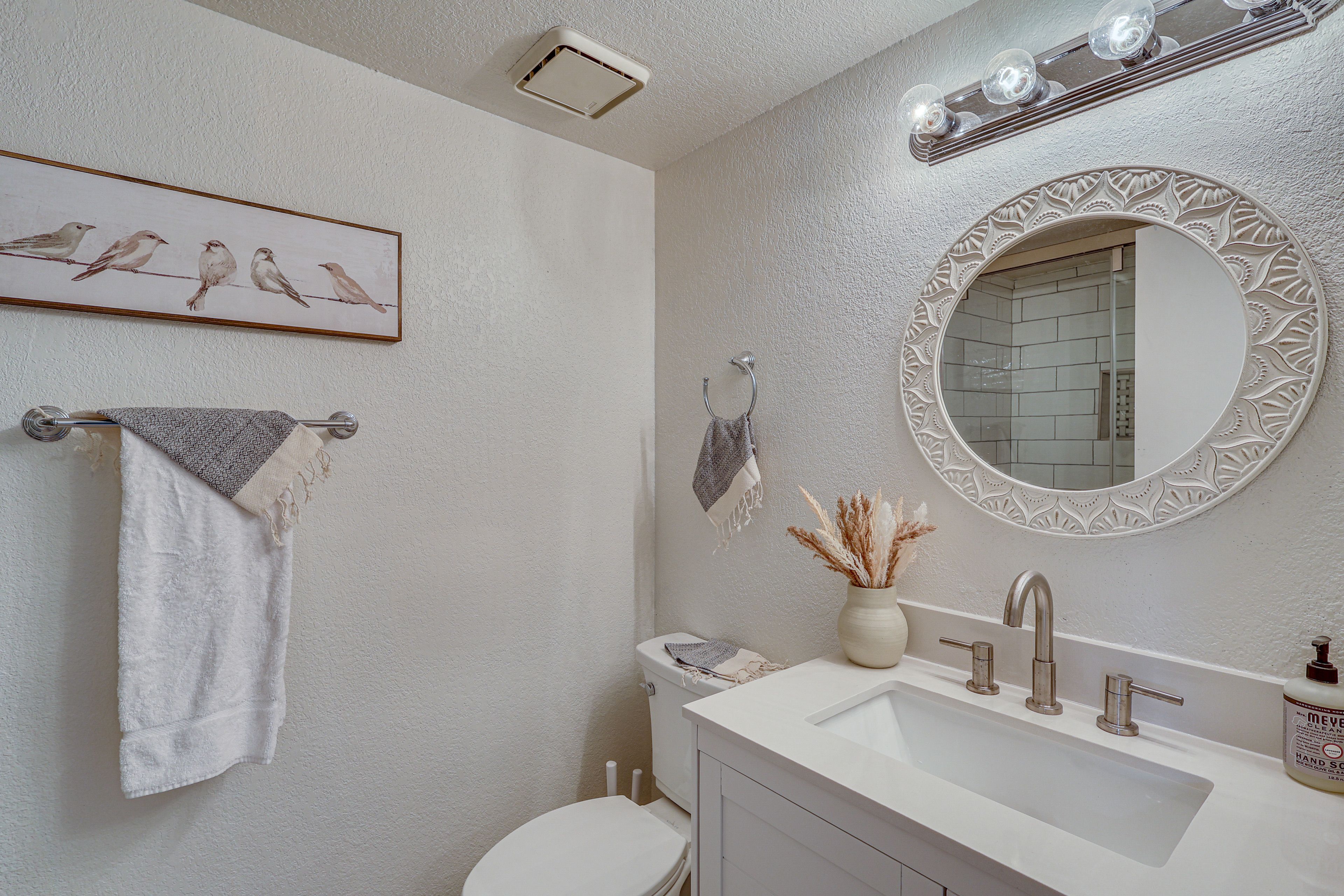 Full Bathroom | Complimentary Toiletries | Towels Provided