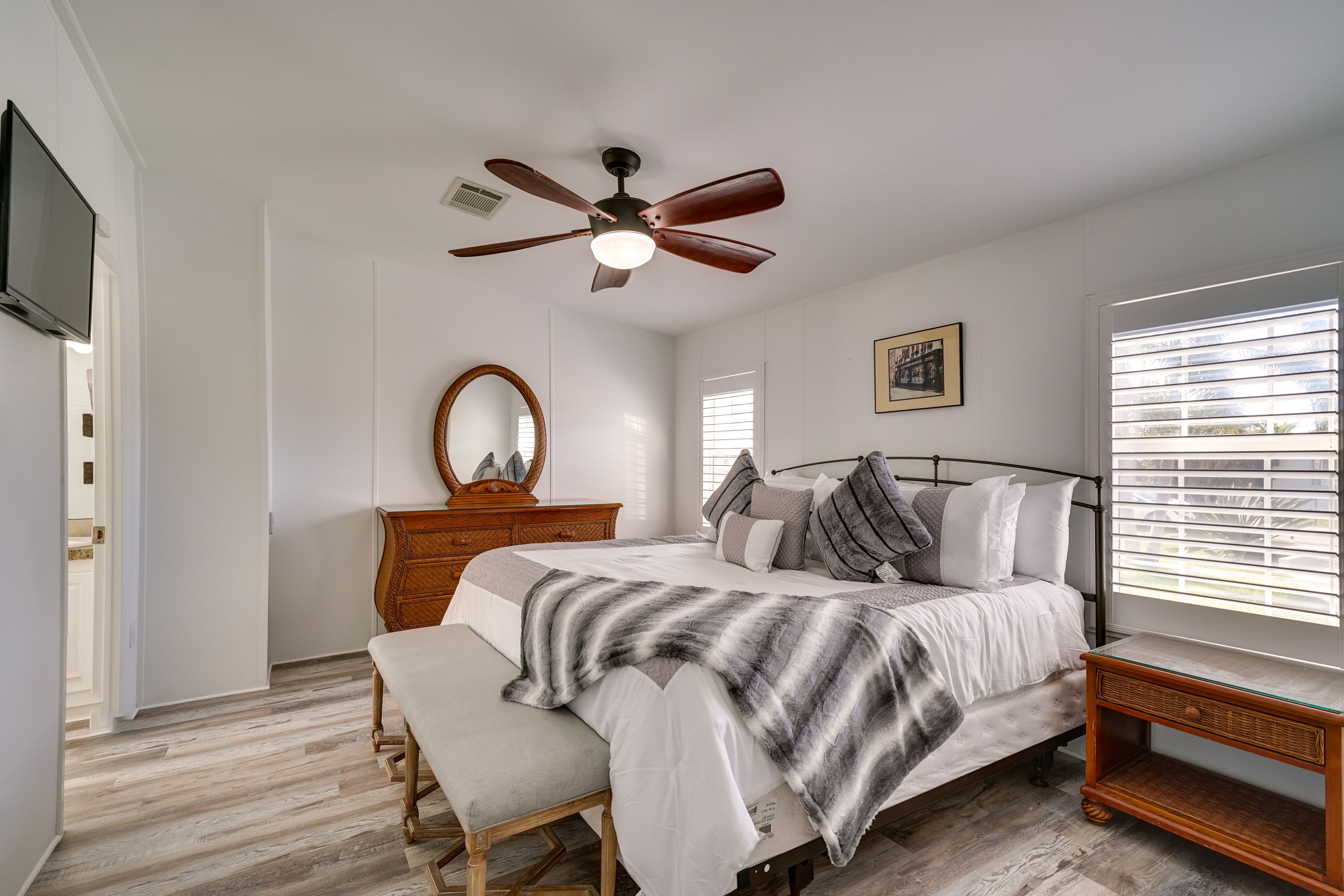 Bedroom Suite | King Bed | Linens Provided