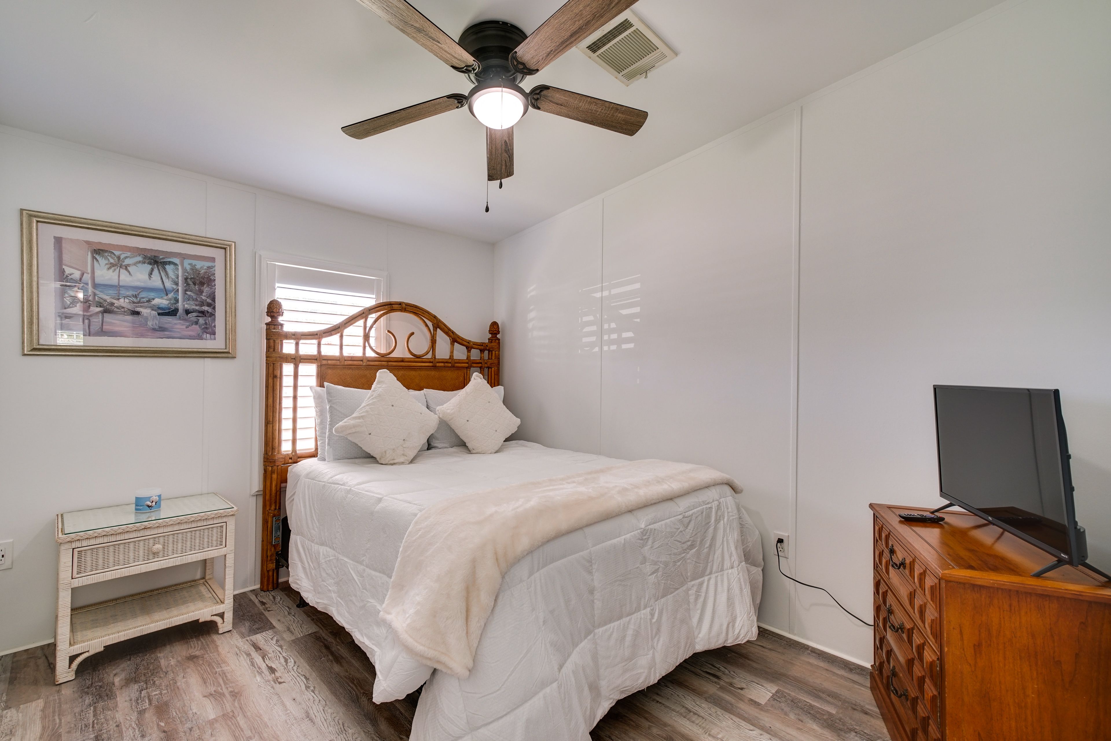 Bedroom 3 | Queen Bed