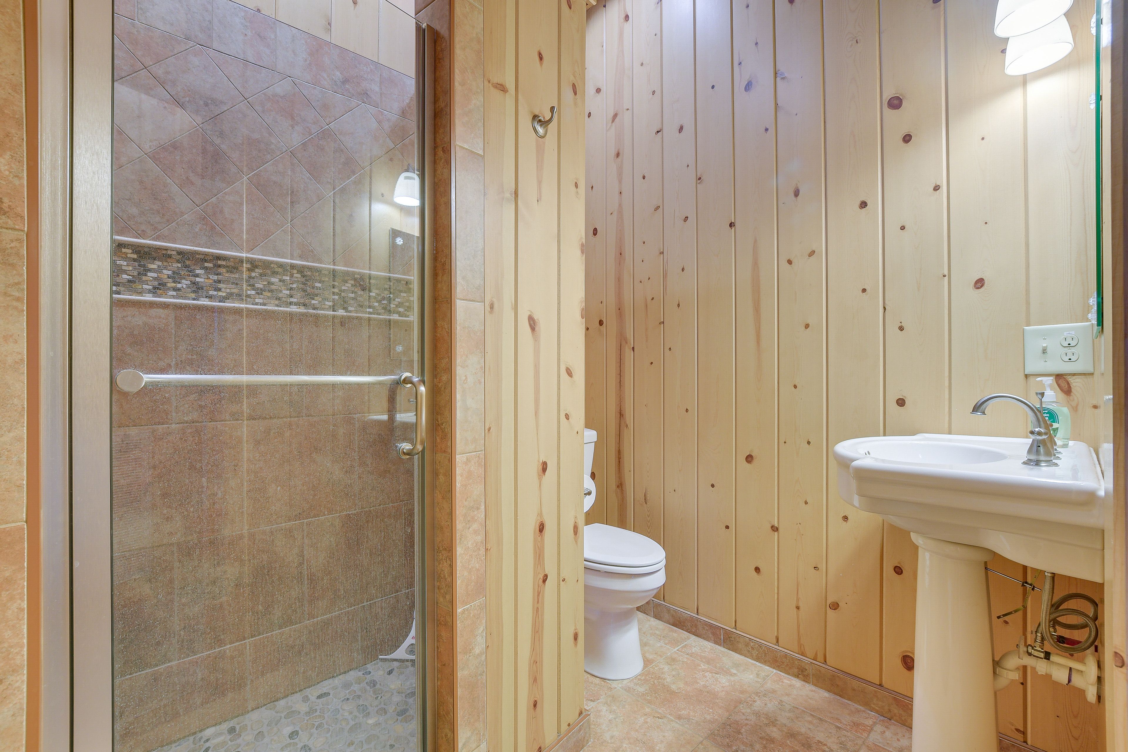 Full Bathroom | 2nd Floor