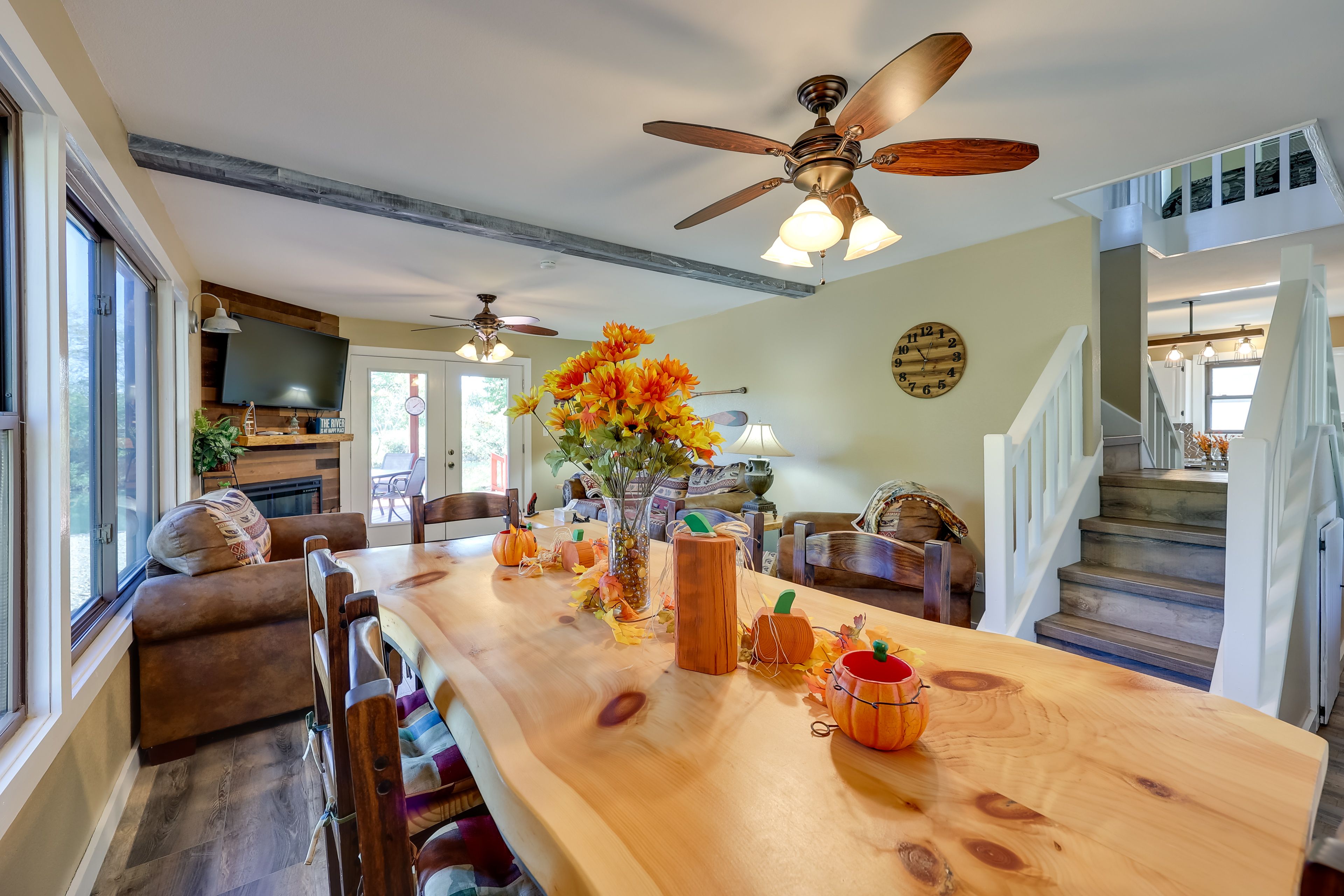 Dining Area | Dining Table | Dishware/Flatware