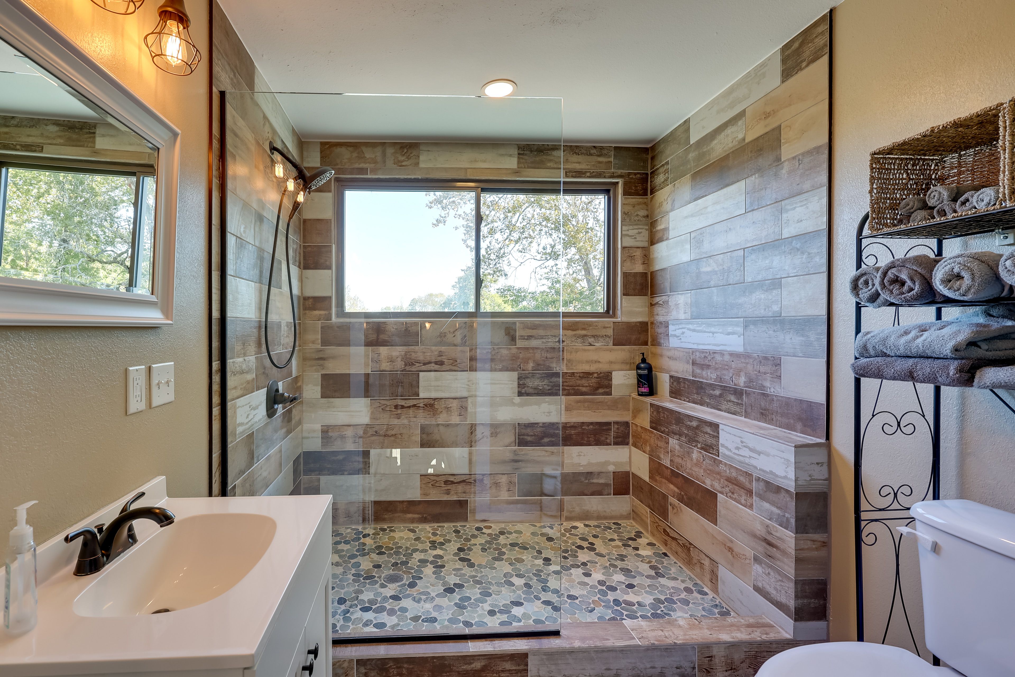Full Bathroom | Loft | Walk-In Shower