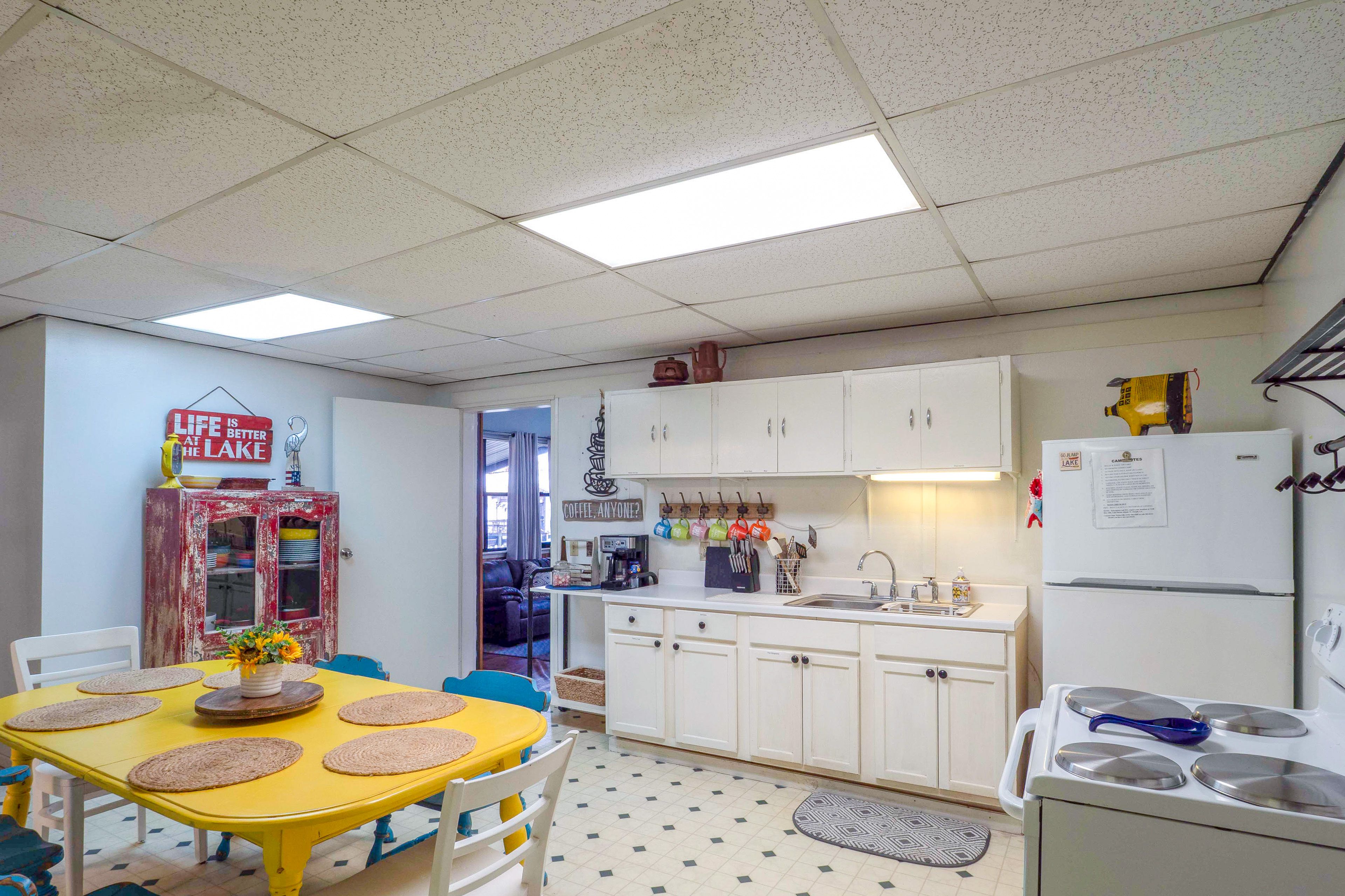 Kitchen | Coffee Maker | Toaster | Microwave