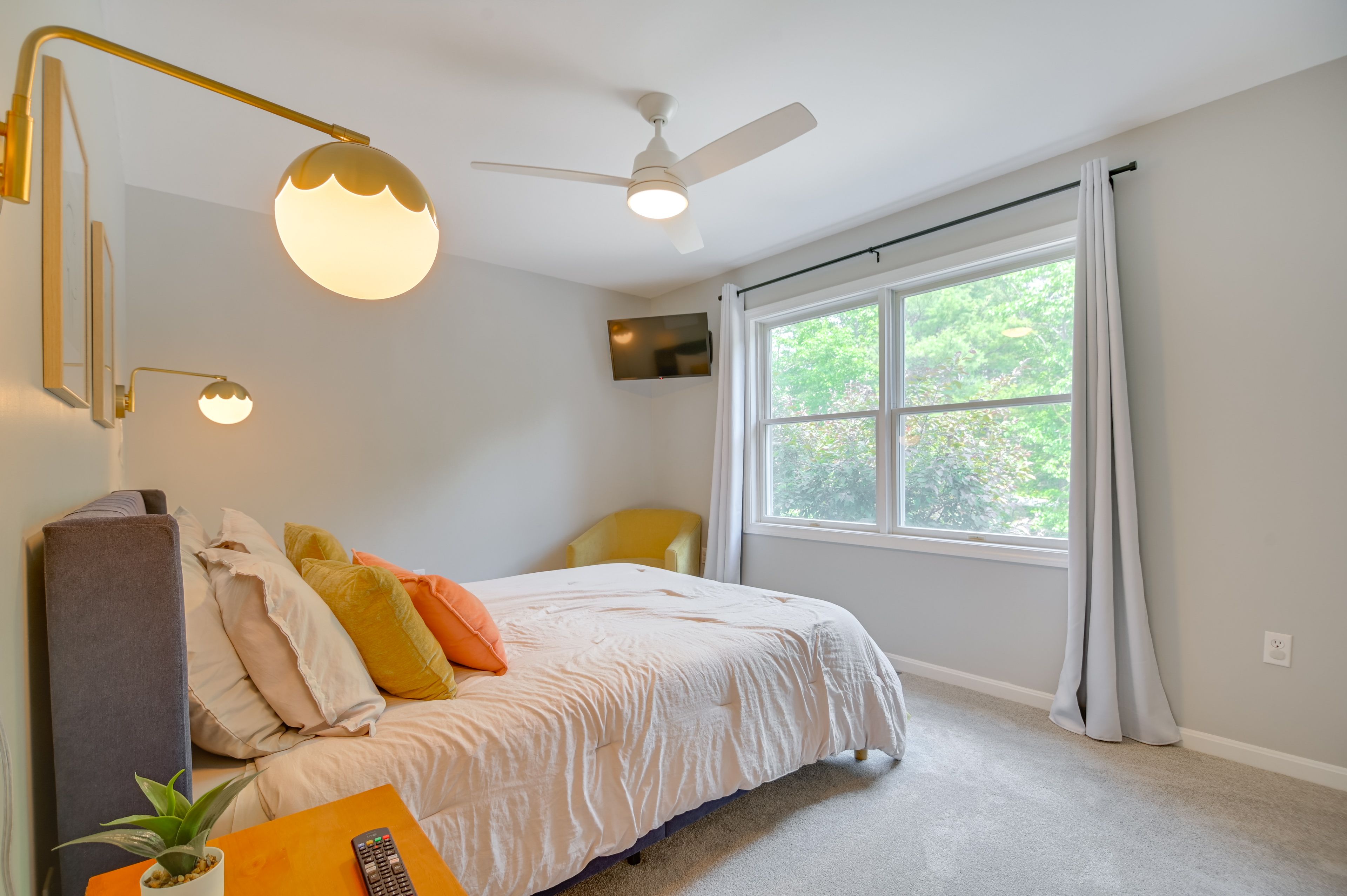 Bedroom 2 | Queen Bed | Smart TV | 2nd Floor