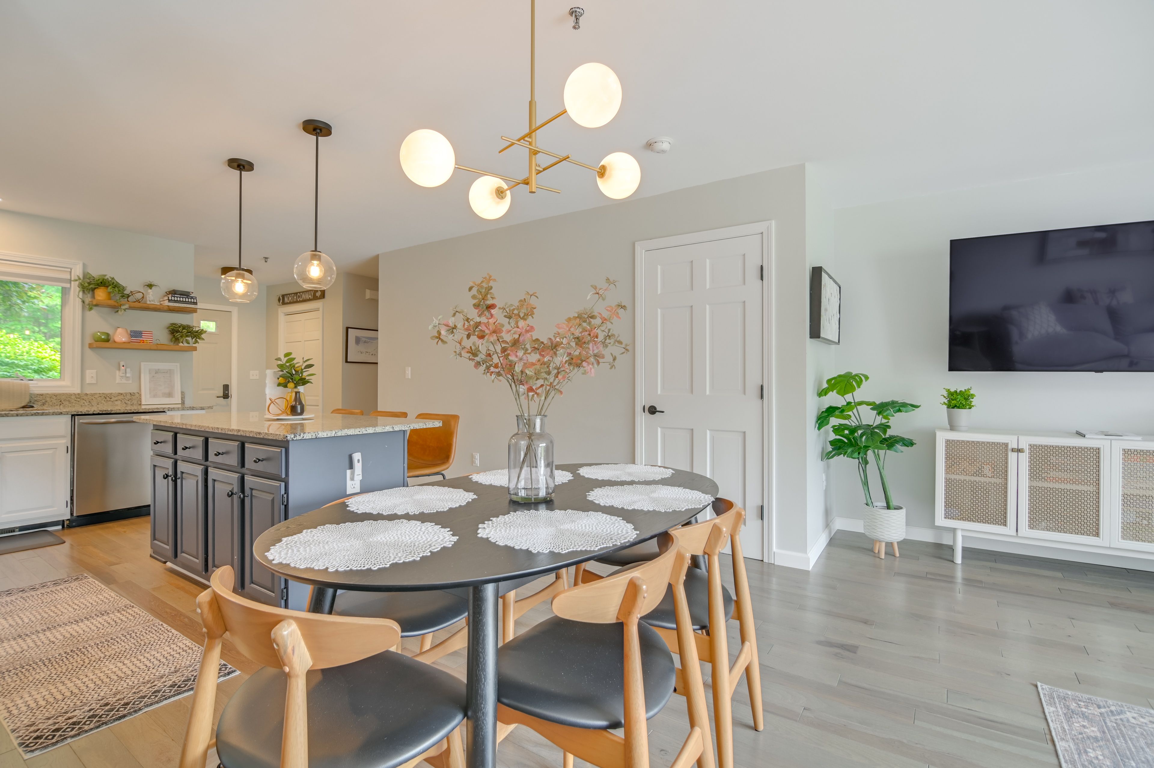 Dining Area | Dishware/Flatware | High Chair