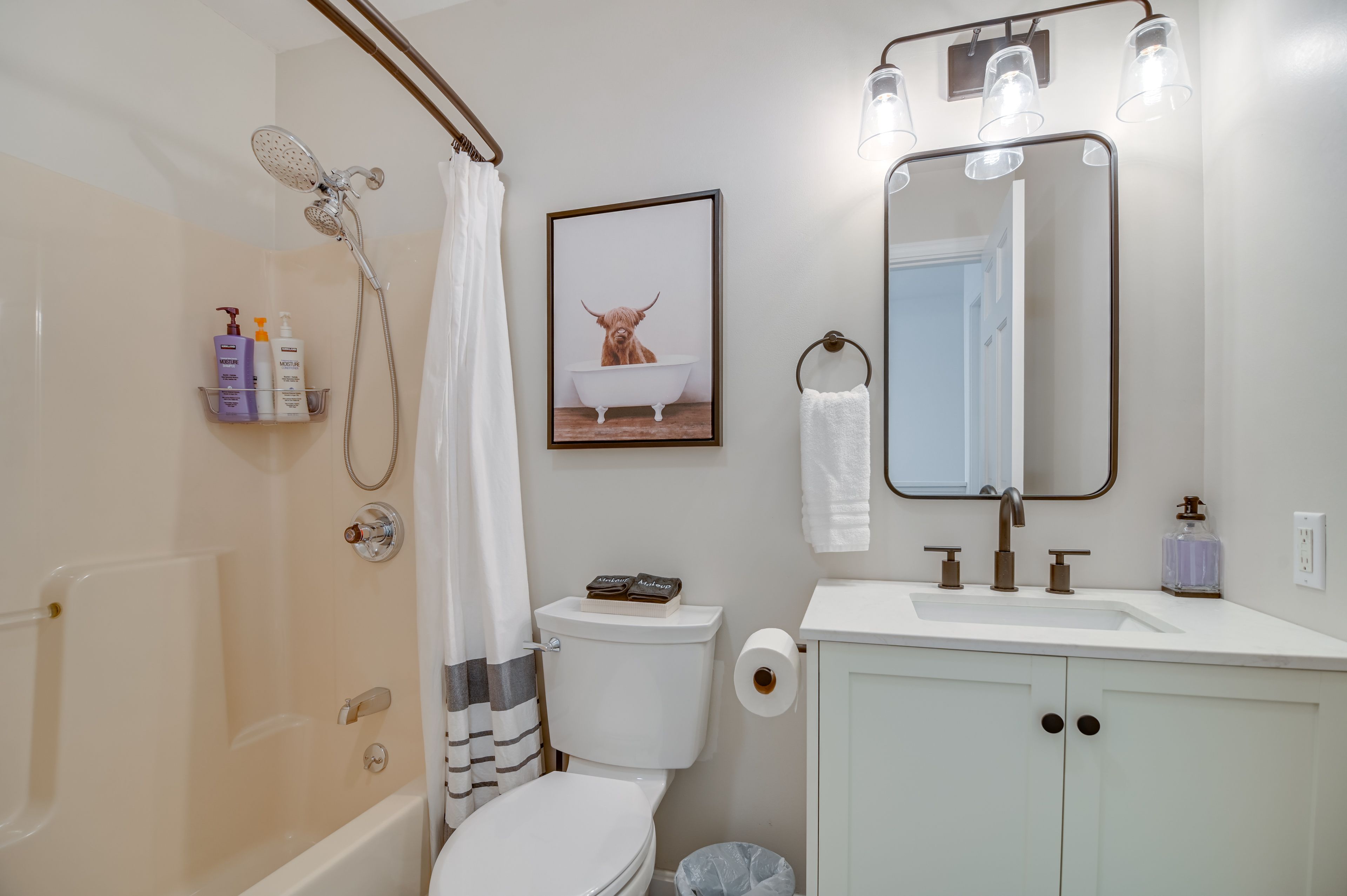 Full Bathroom | 2nd Floor