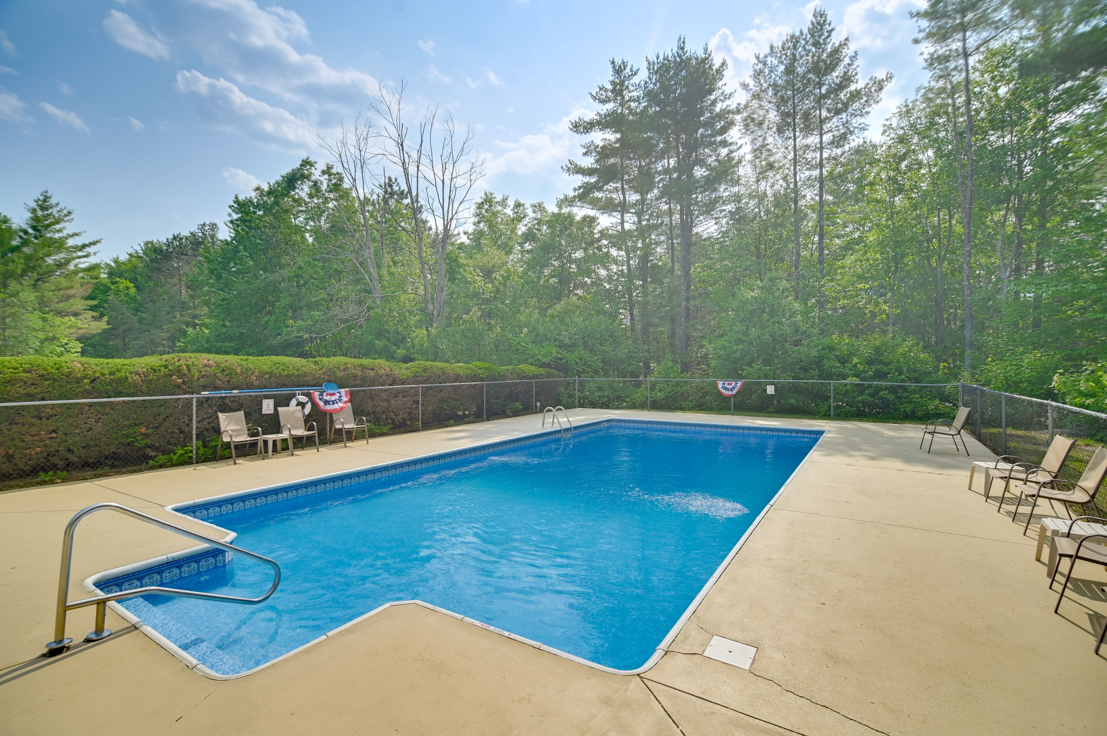 Community Amenities | Heated Pool | Grilling Area | Tennis Court