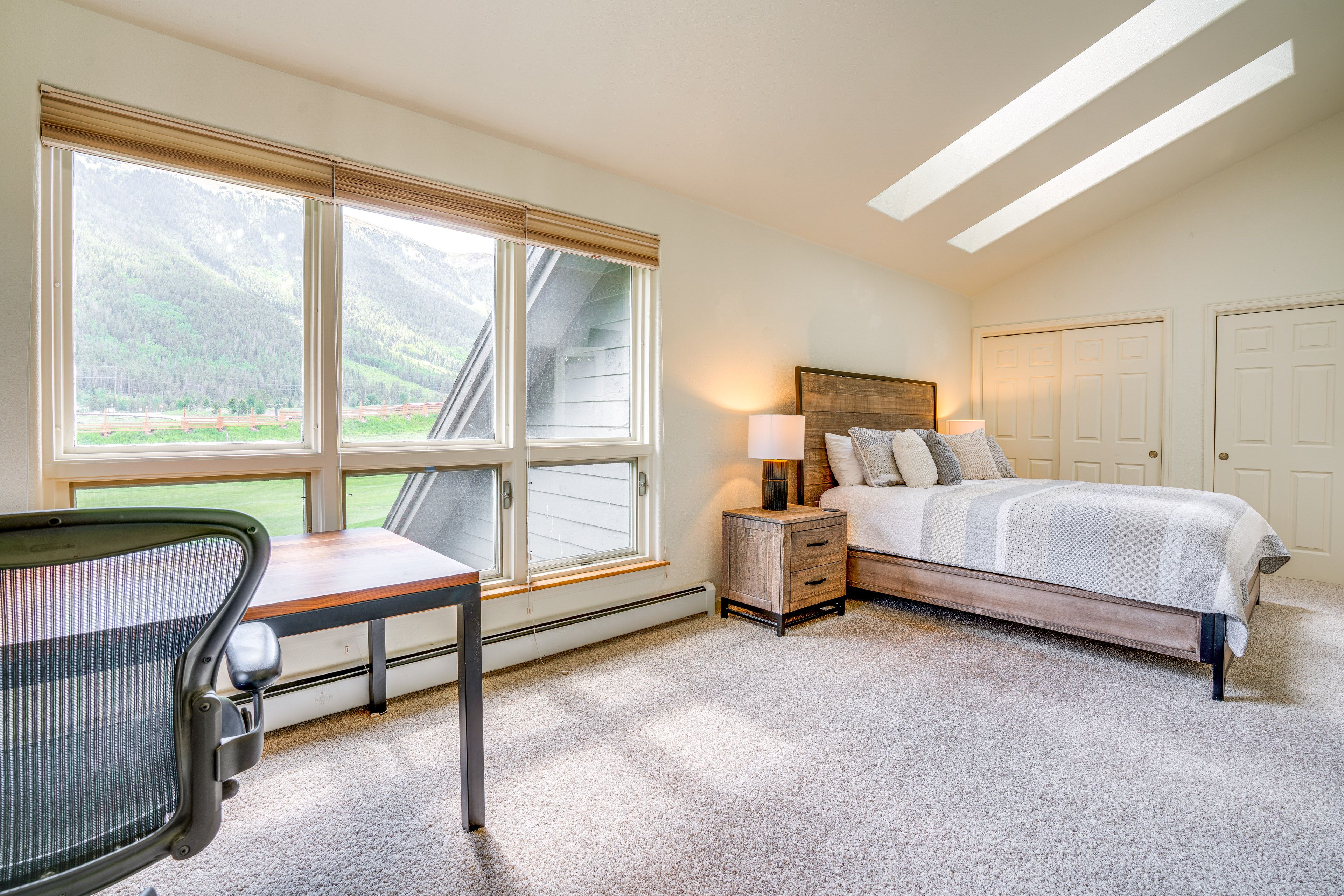 Bedroom 1 | King Bed