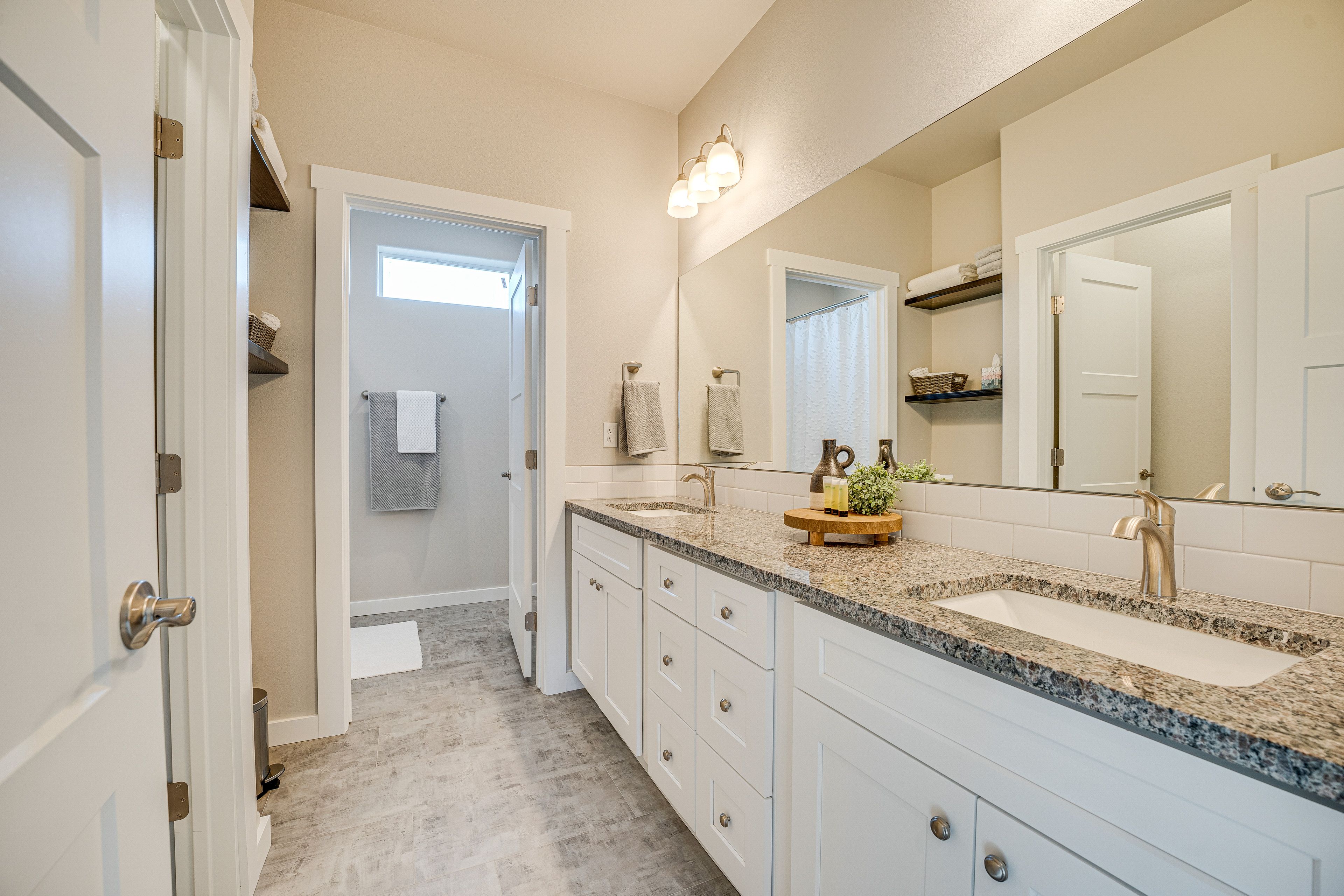Full Bathroom
