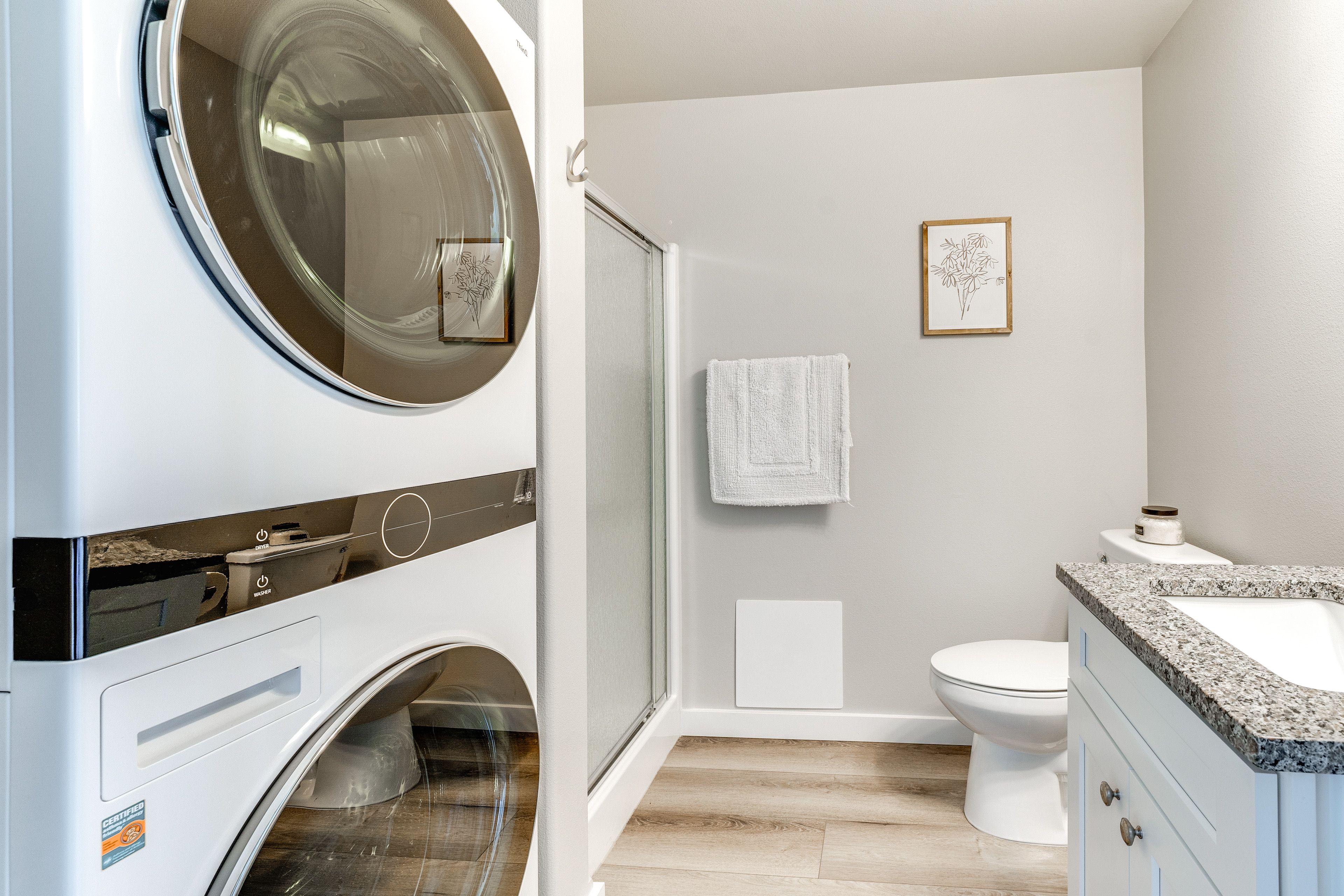 Full Bathroom | Washer/Dryer