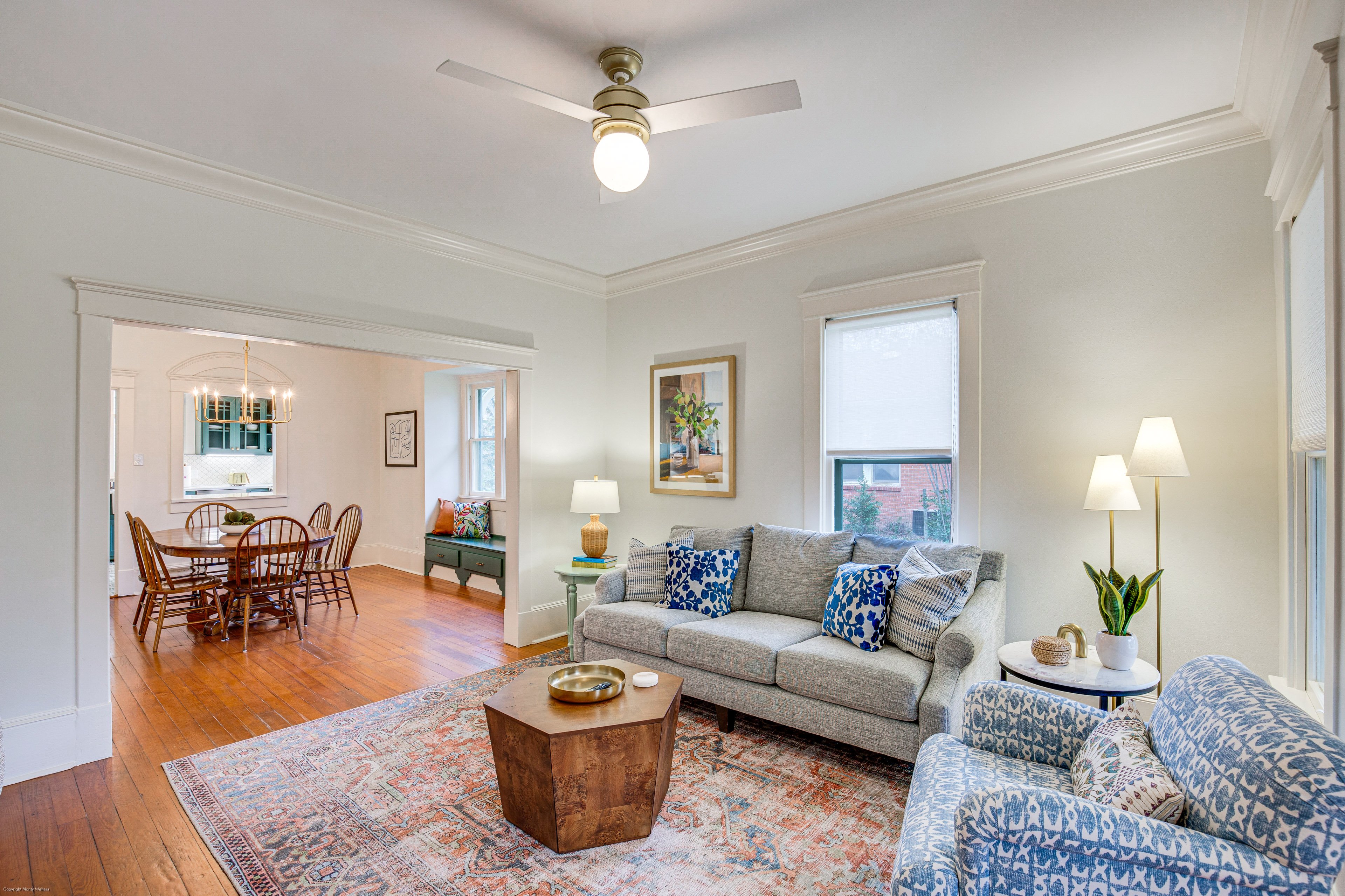 Living Room | Smart TV | Board Games | Books