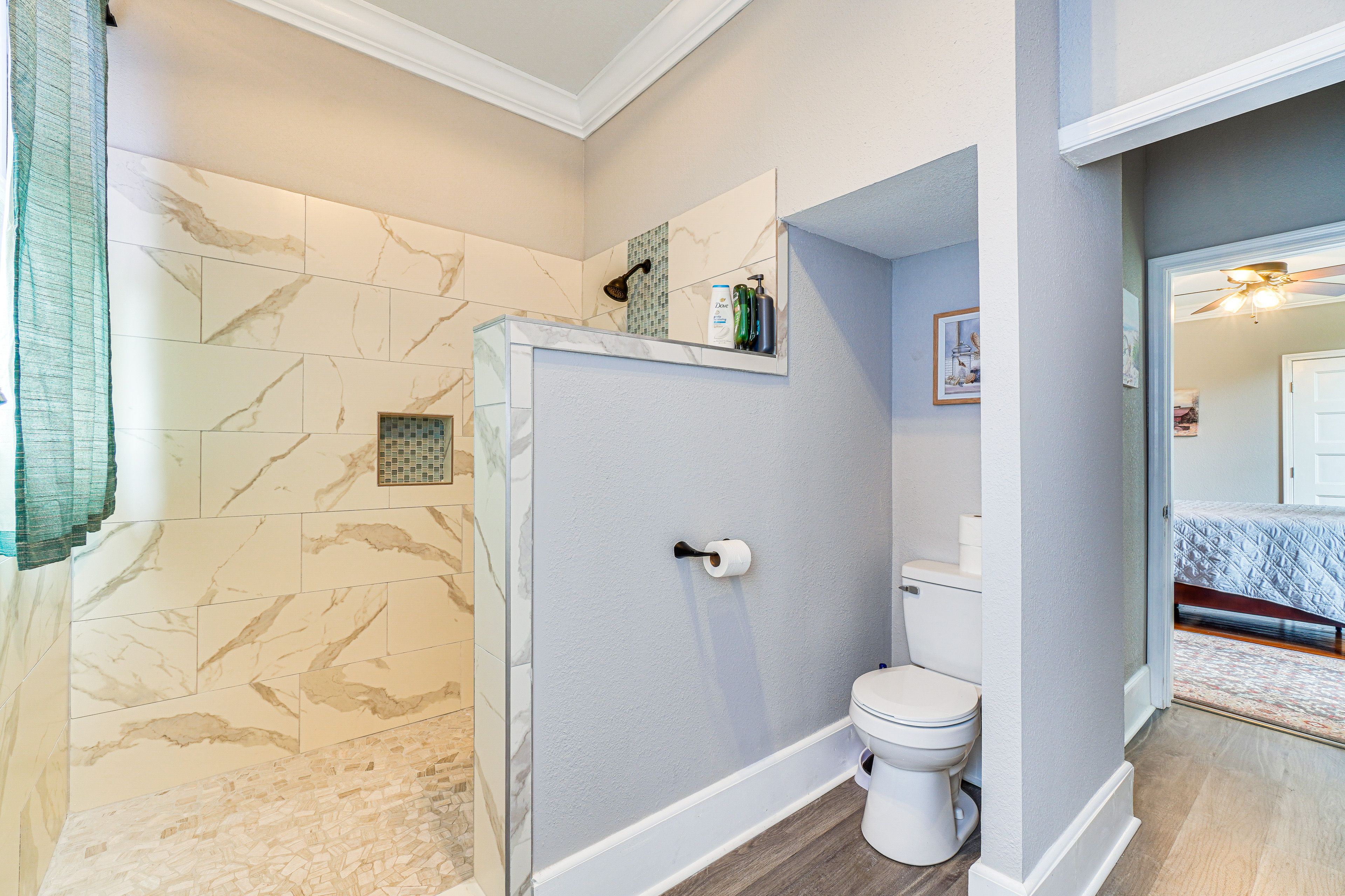 Full Bathroom | Towels Provided