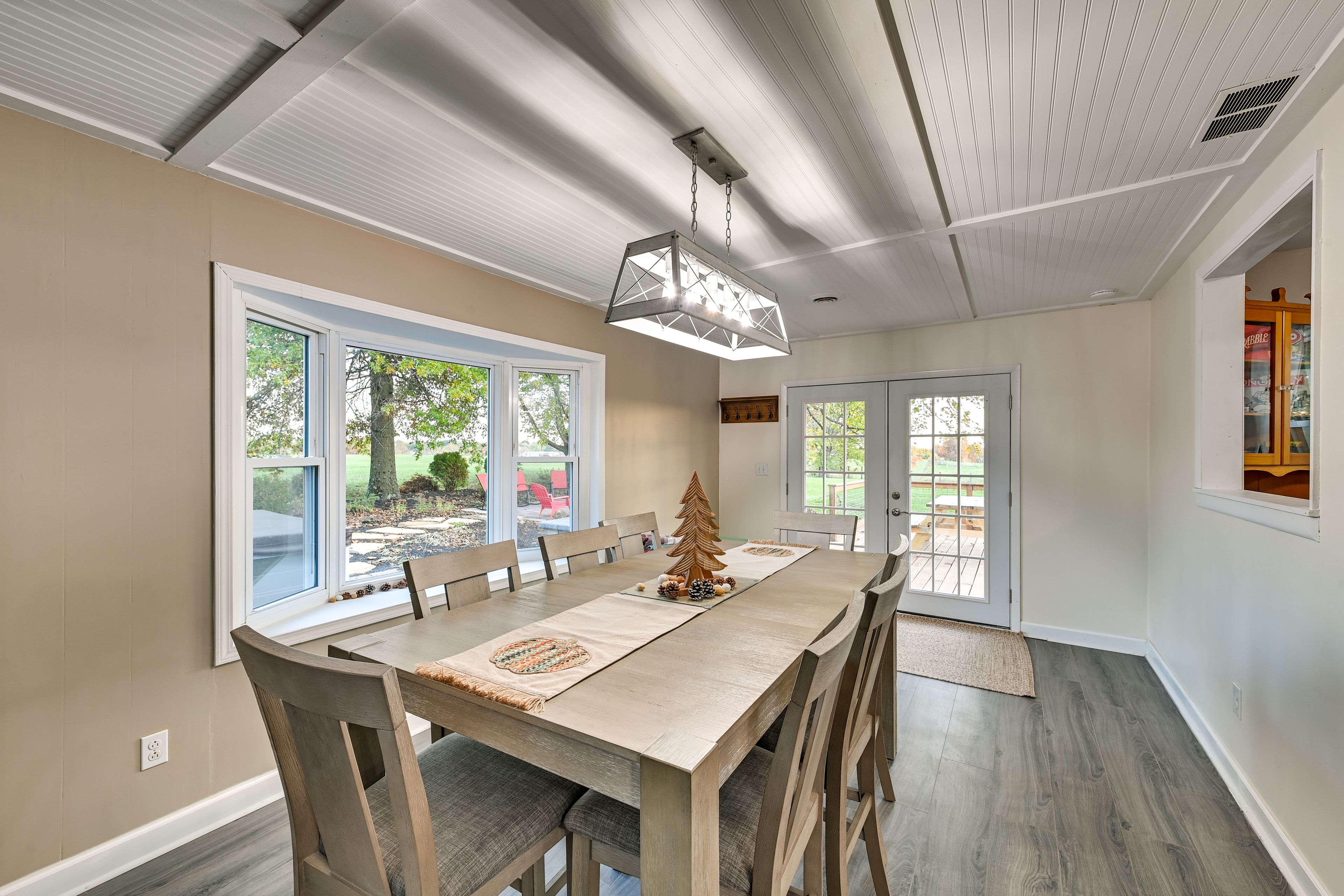 Dining Area | Free WiFi | Central A/C & Heat