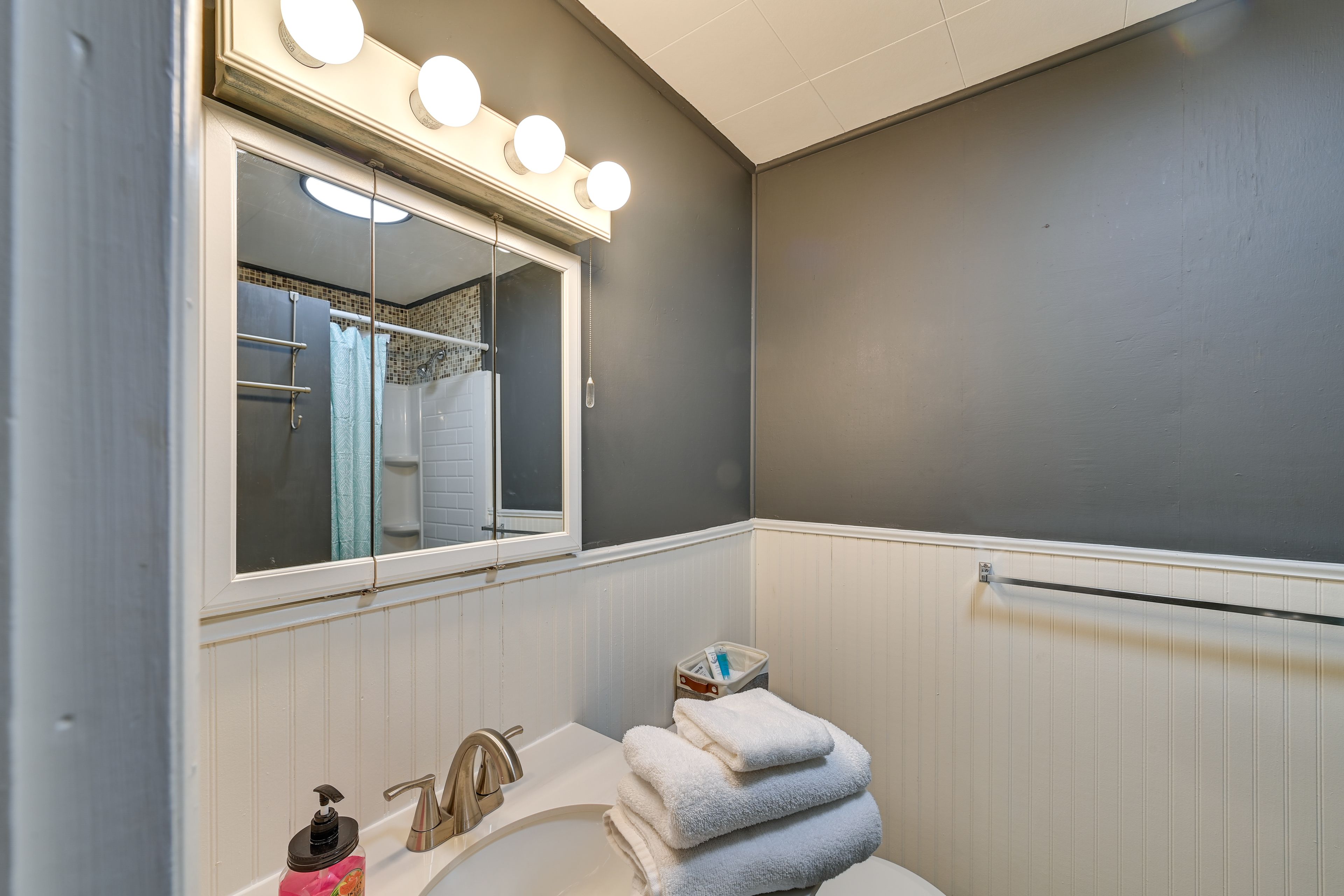 Full Bathroom